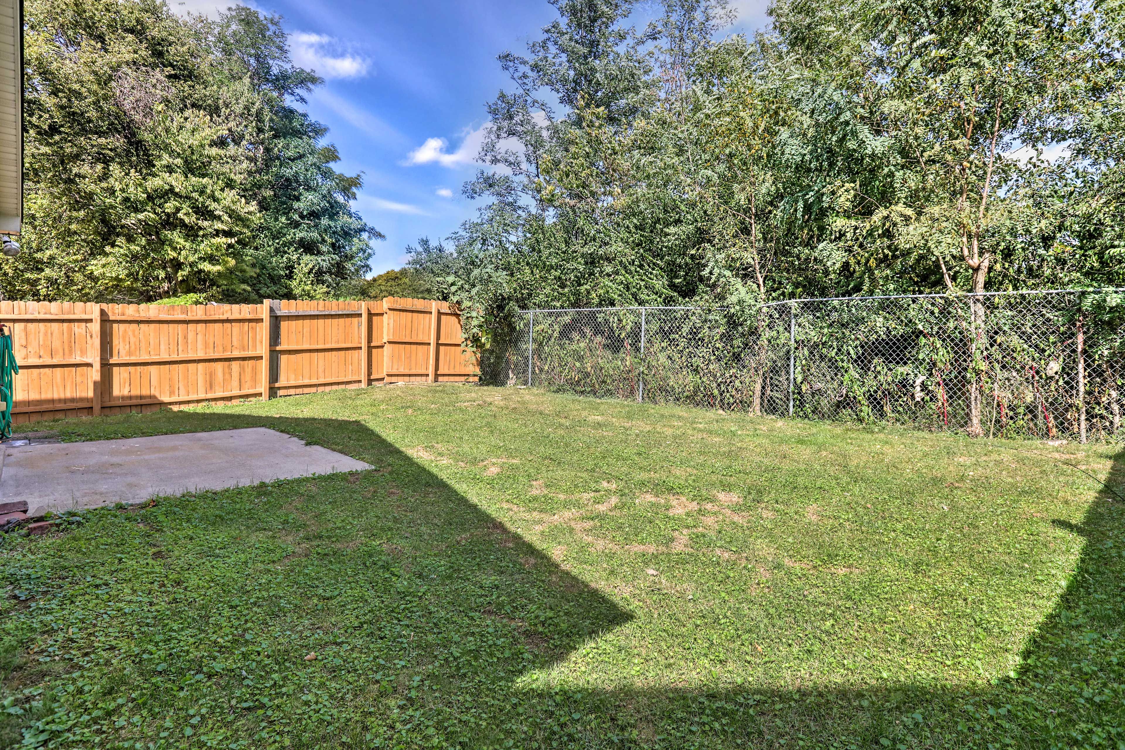 Private Backyard Area | 4 Mi to Downtown Lexington & Rupp Arena