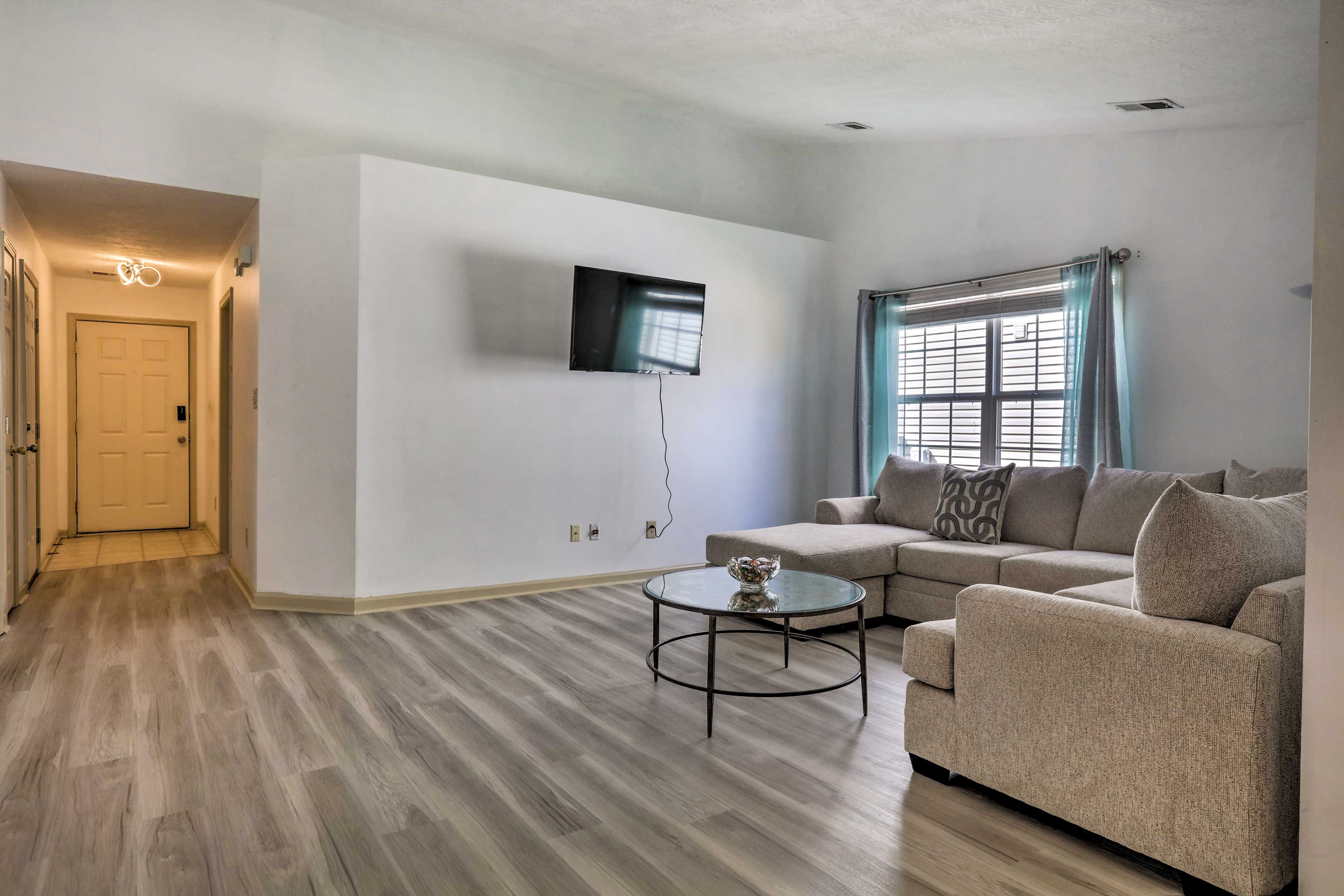 Living Room | Main Floor | Wireless Internet | Smart TV