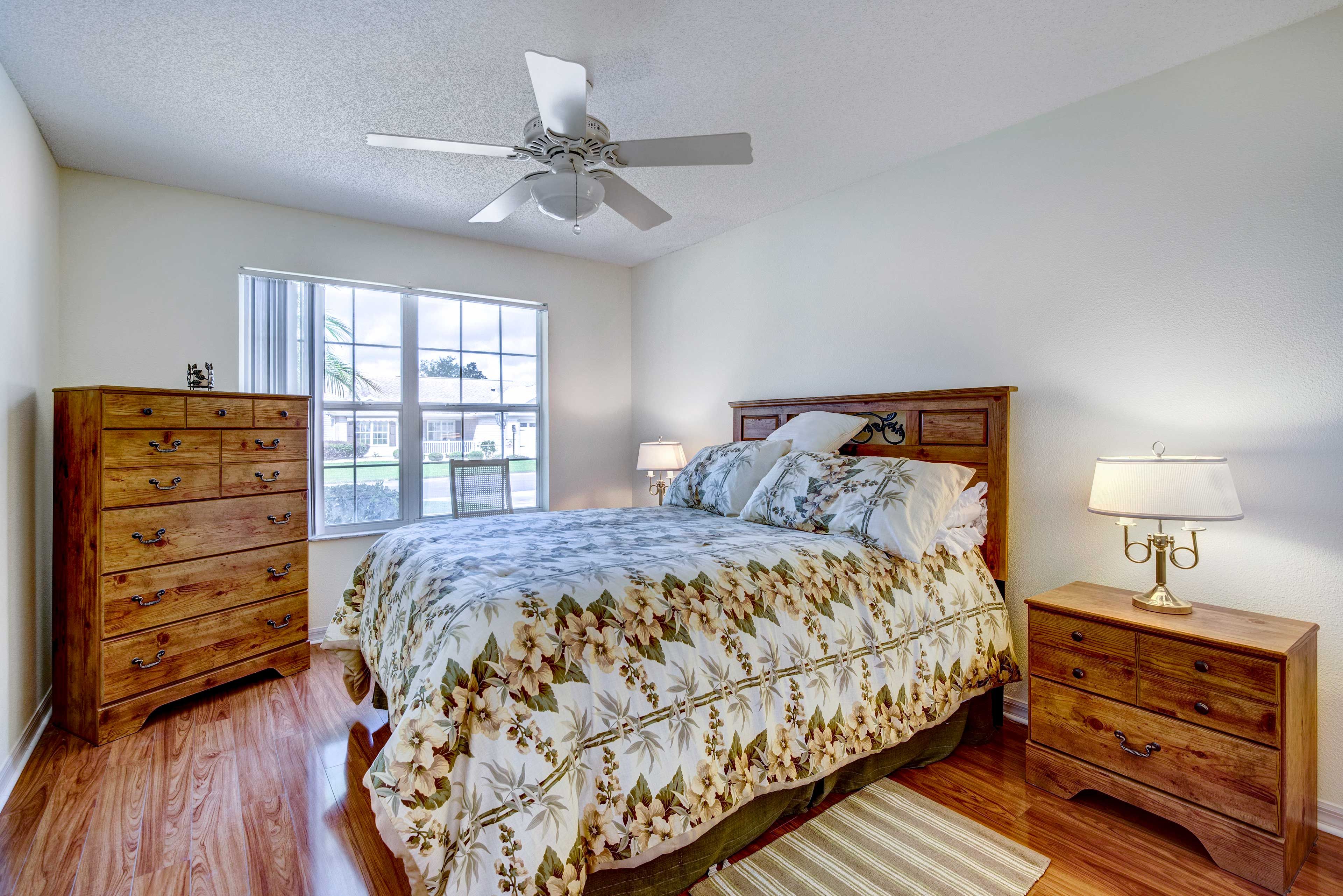 Bedroom 2 | Queen Bed