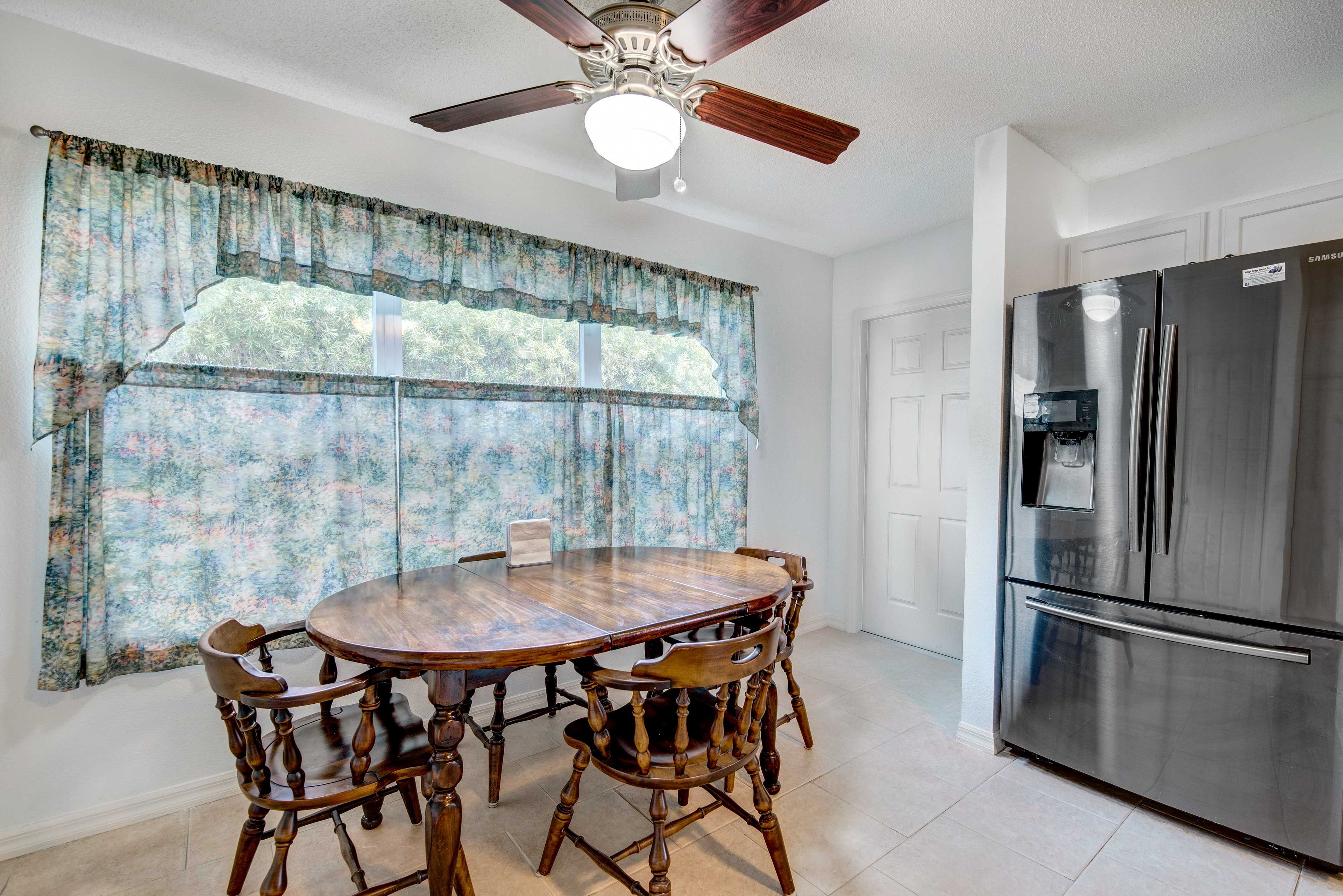 Dining Room | Dishware/Flatware Provided