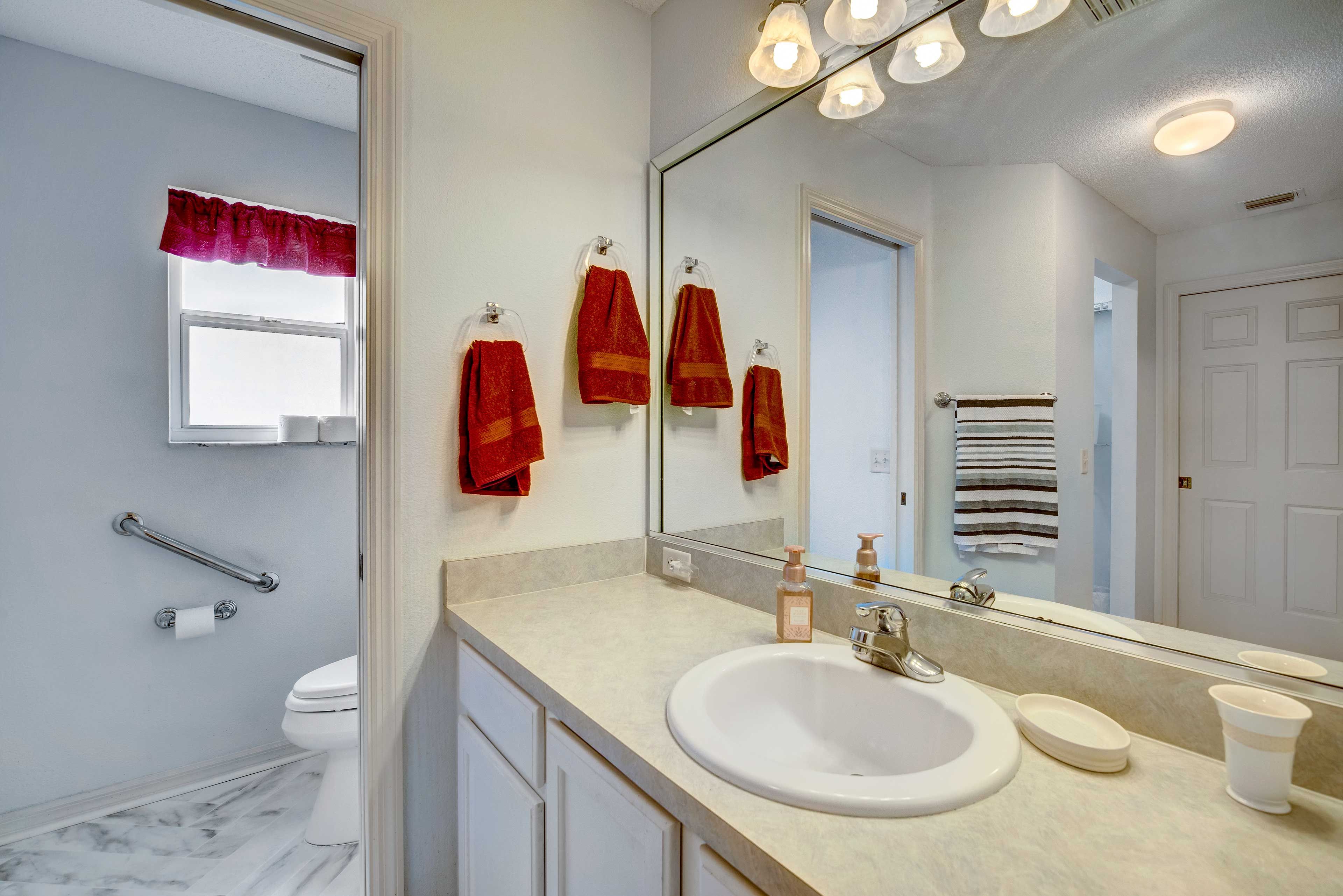 En-Suite Bathroom | Towels Provided