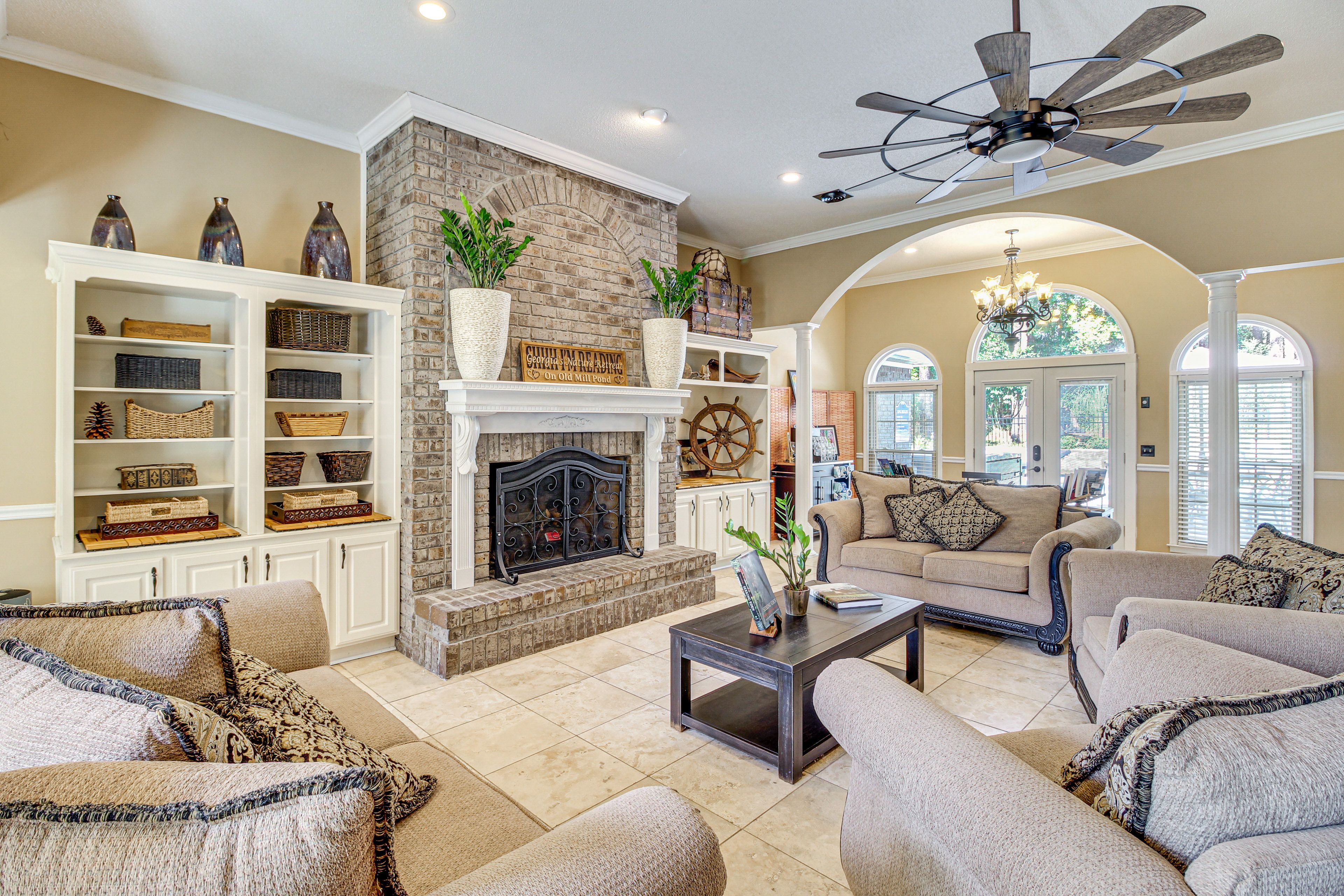 Living Room | Free WiFi | Central Heating & A/C