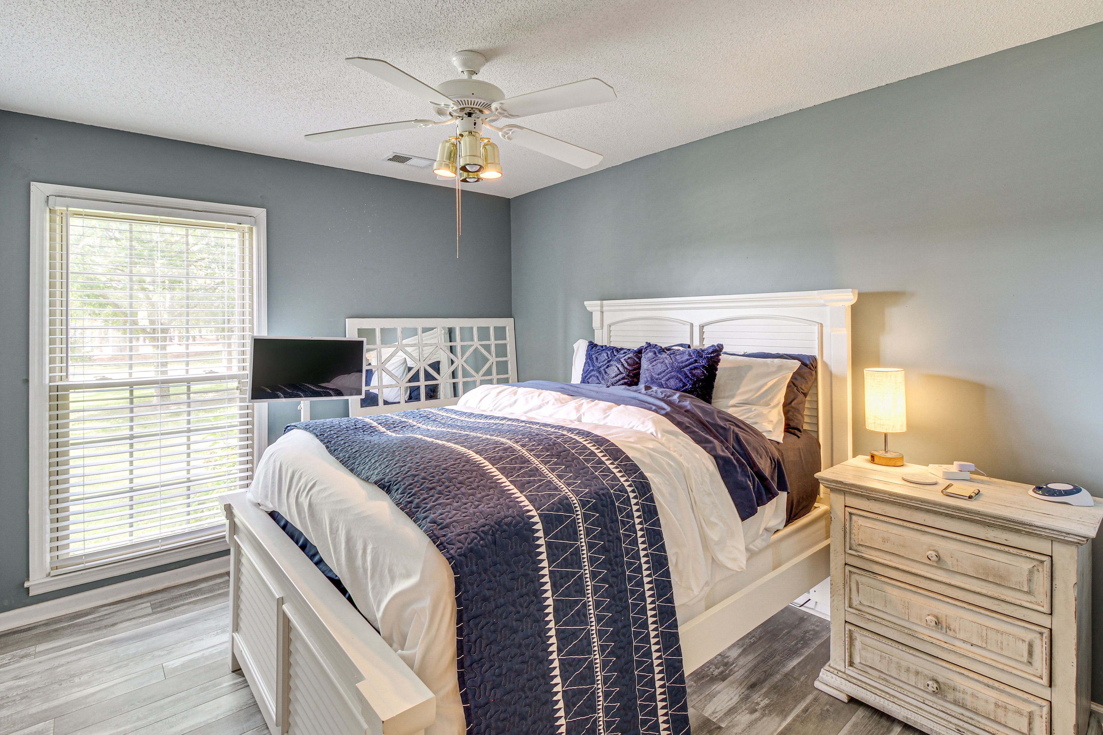 Bedroom 3 | Queen Bed