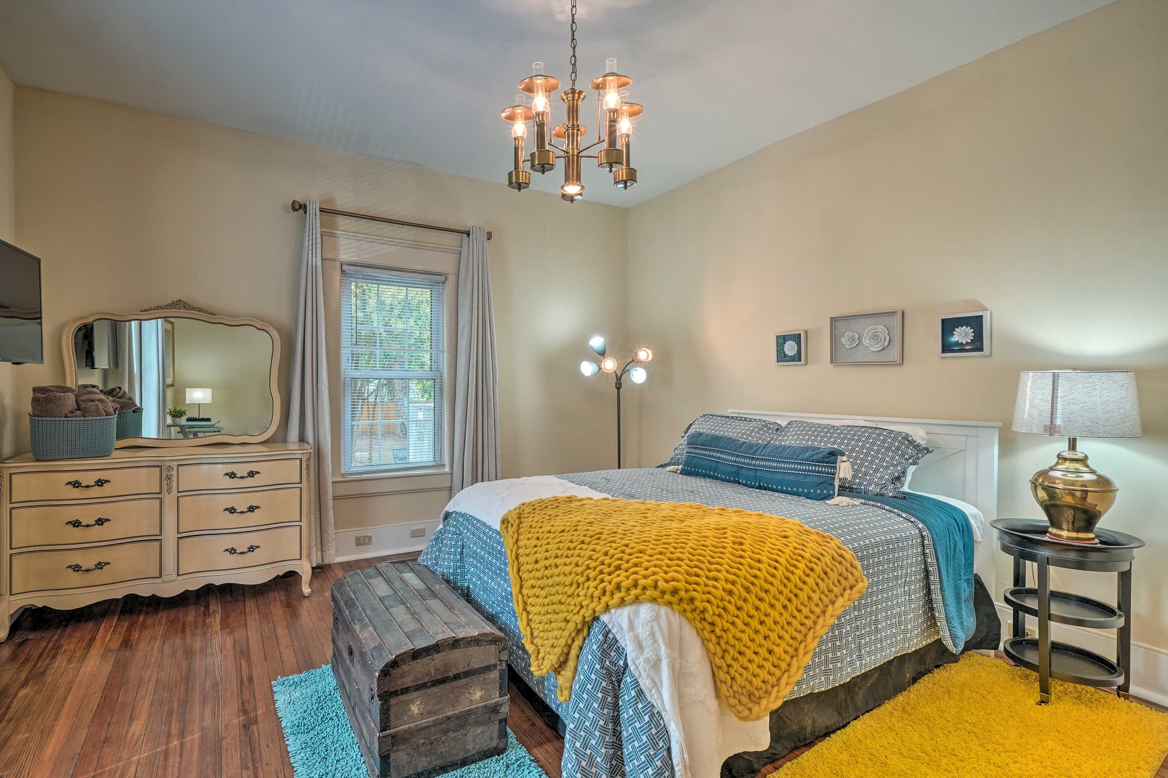 Bedroom 1 | Queen Bed | Linens Provided | Smart TV