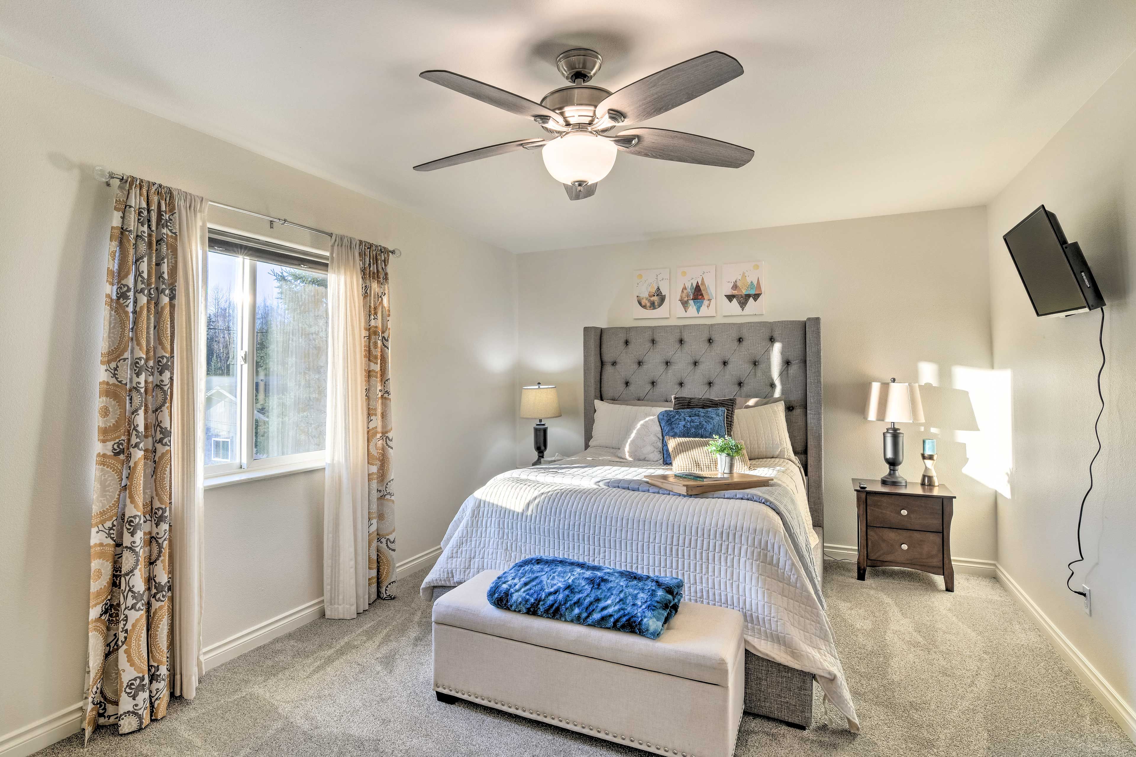Bedroom 1 | Queen Bed