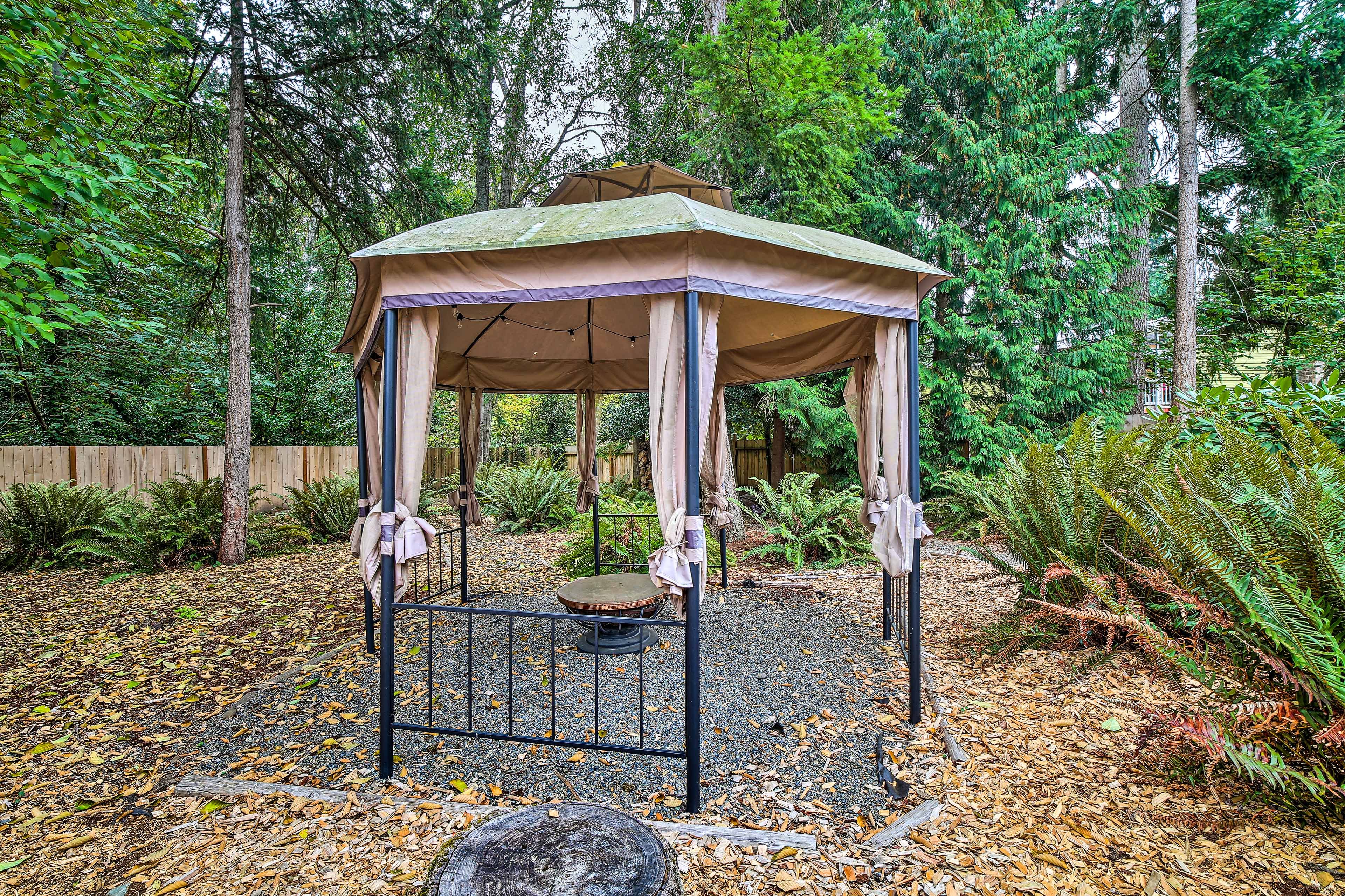 Gazebo | Free WiFi | Towels & Linens