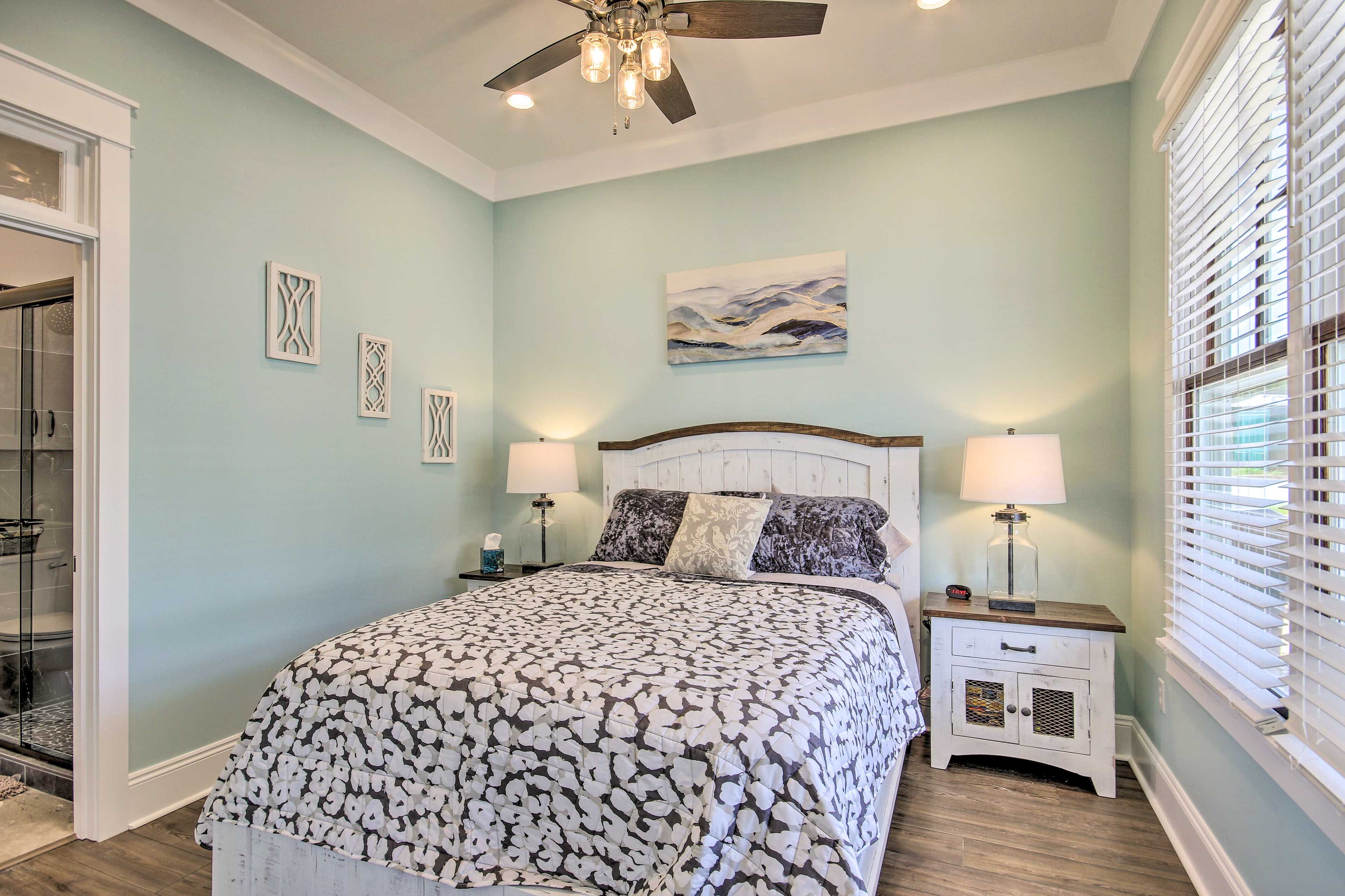 Bedroom 2 | Queen Bed | Main Level