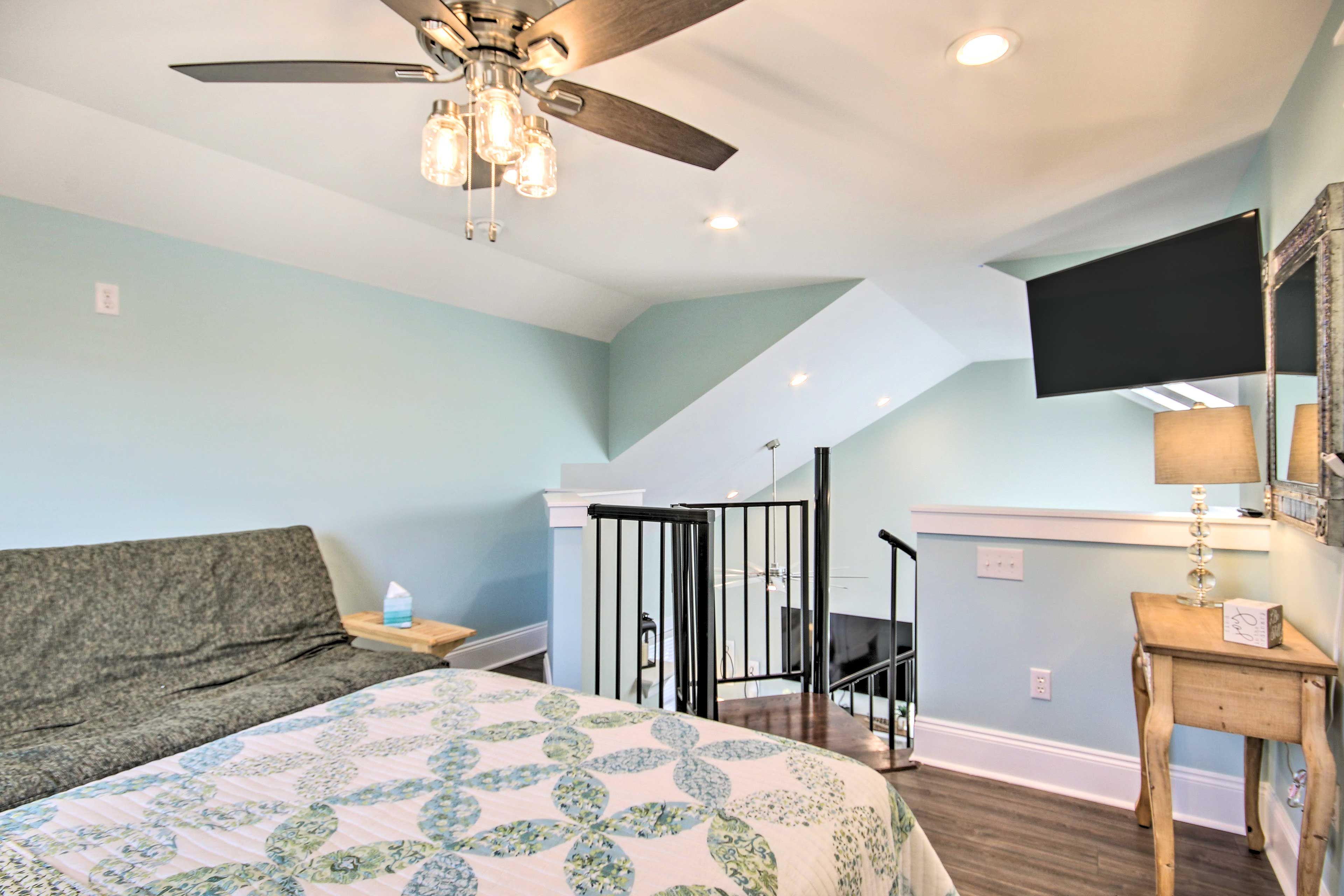 Loft | Full Bed | Futon