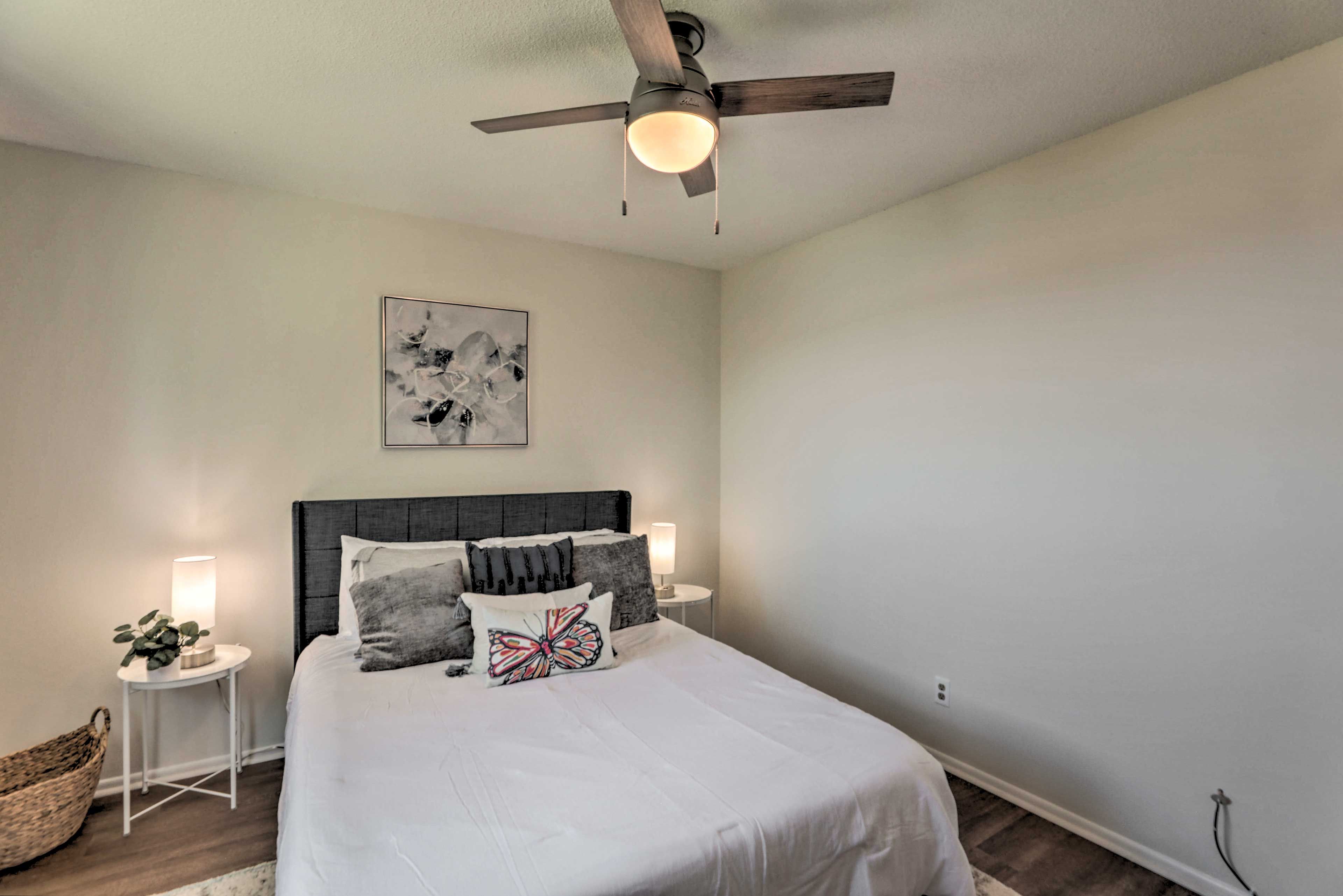 Bedroom | Queen Bed | Linens Provided