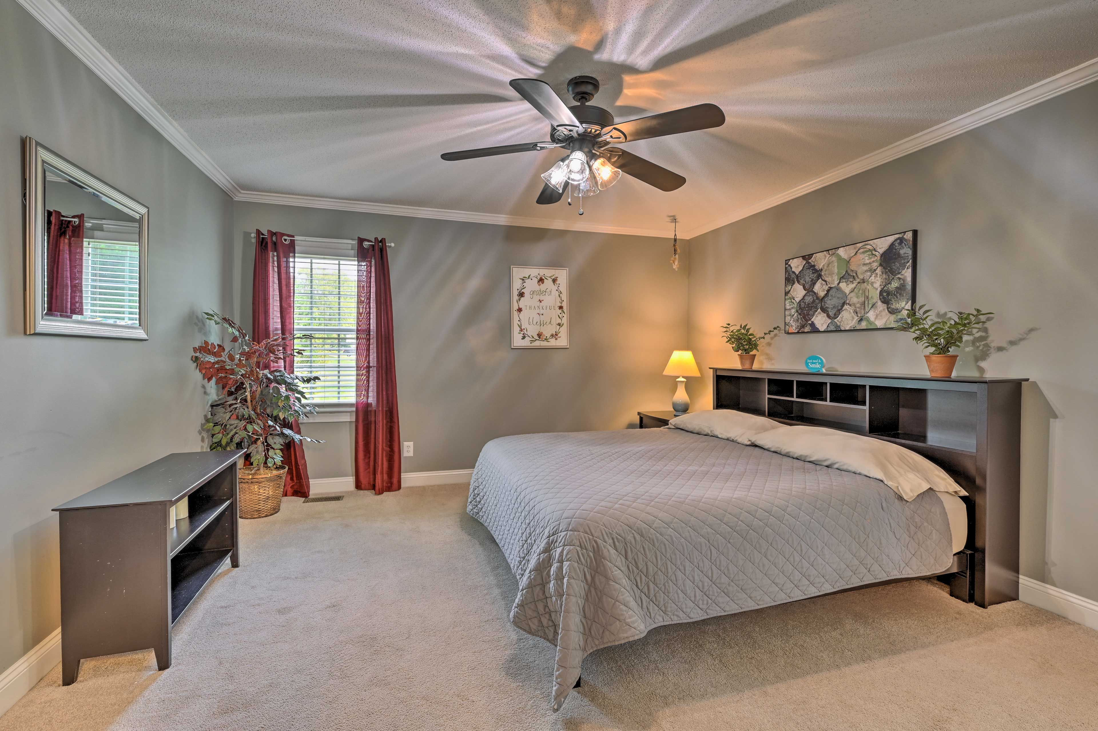 Bedroom 1 | King Bed | Linens & Towels | Full En-Suite Bathroom