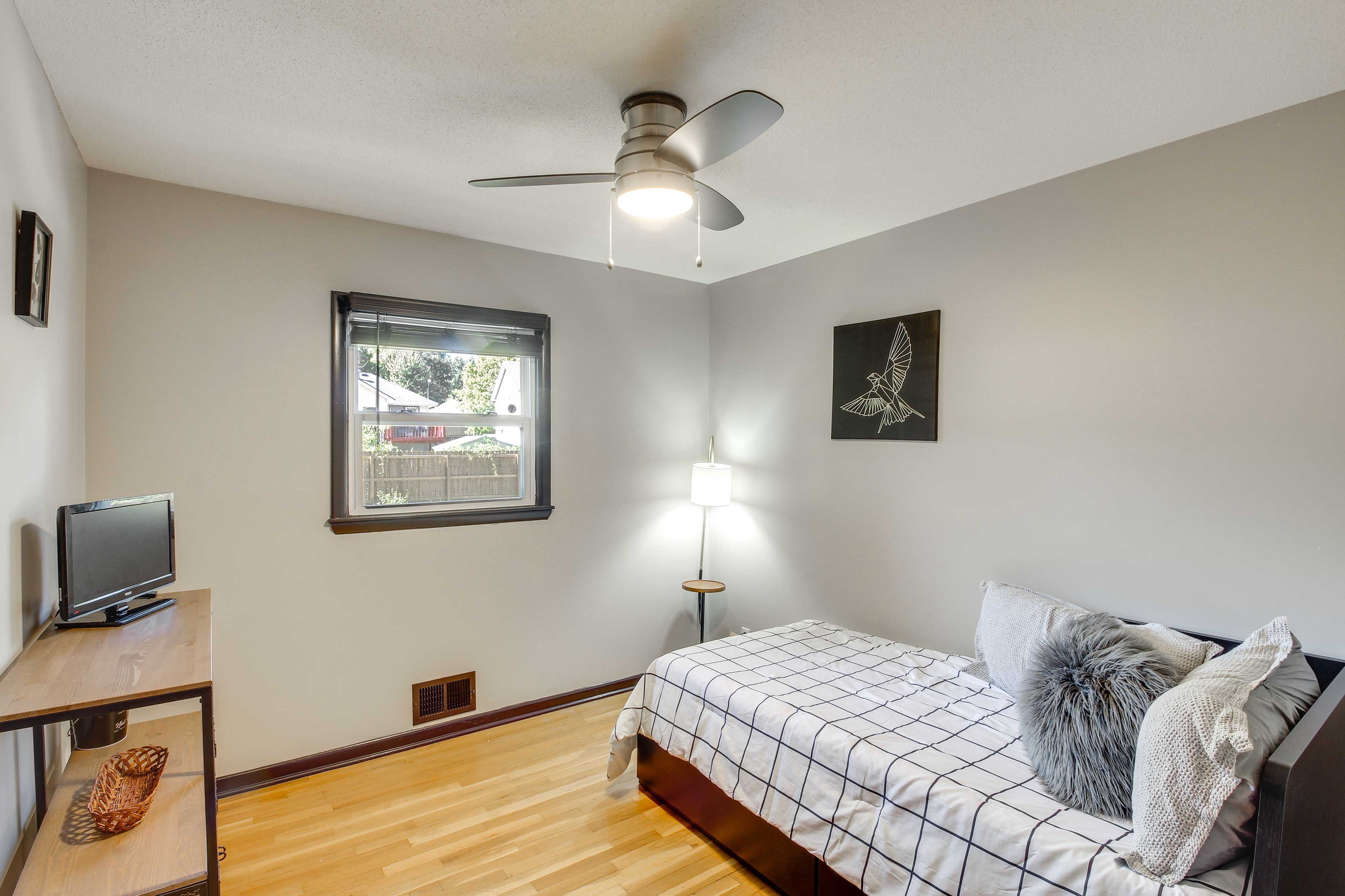 Bedroom 2 | Full Bed | Flat-Screen TV