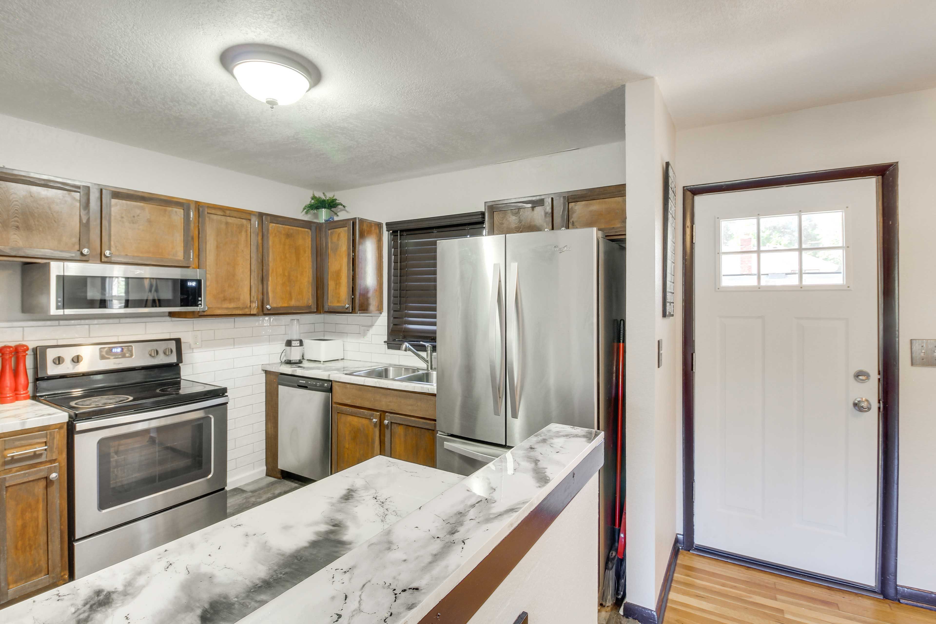 Kitchen | Stove/Oven | Microwave | Refrigerator | Coffee Maker | Blender