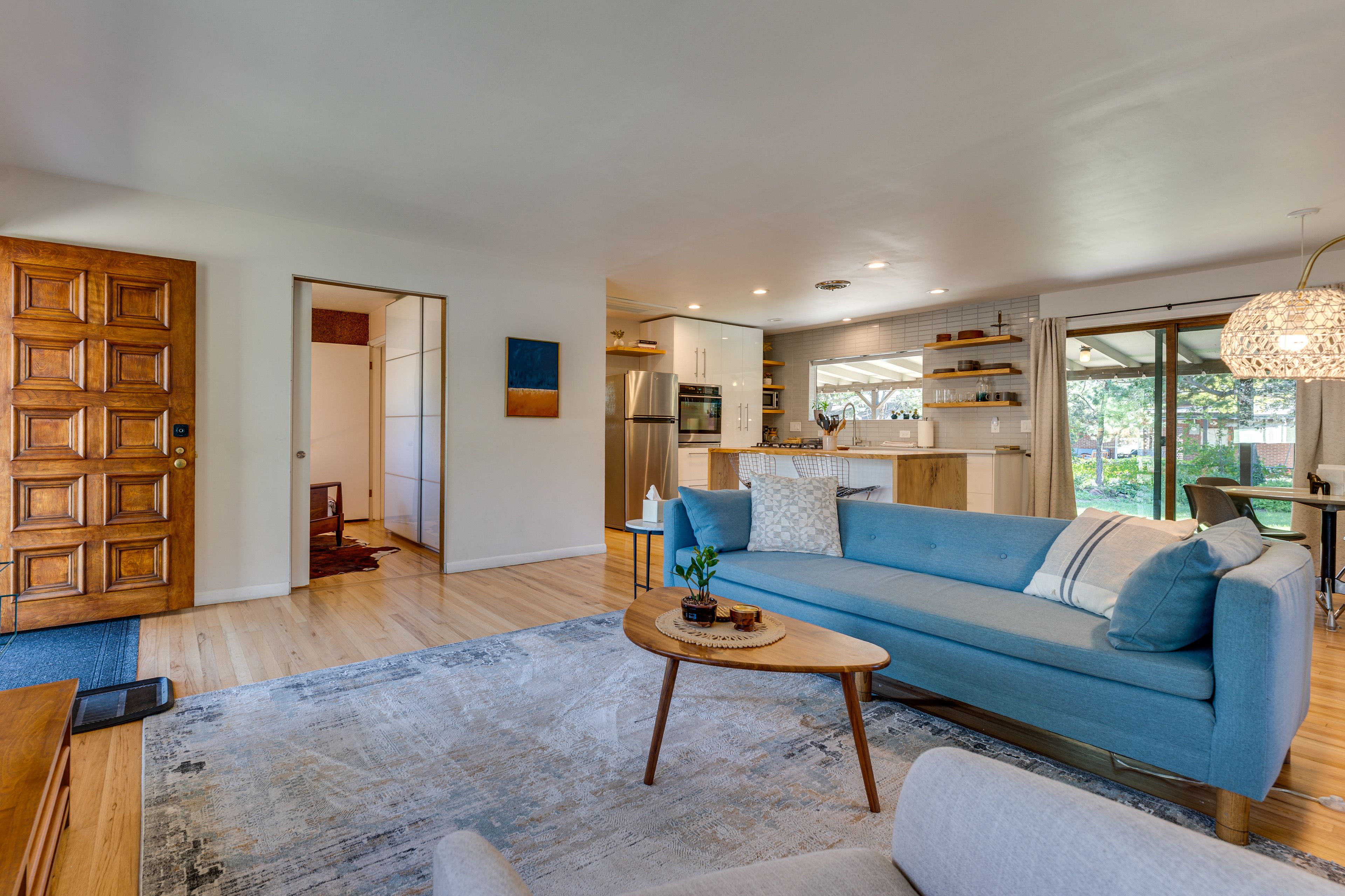 Living Room | Free WiFi | Smart TV