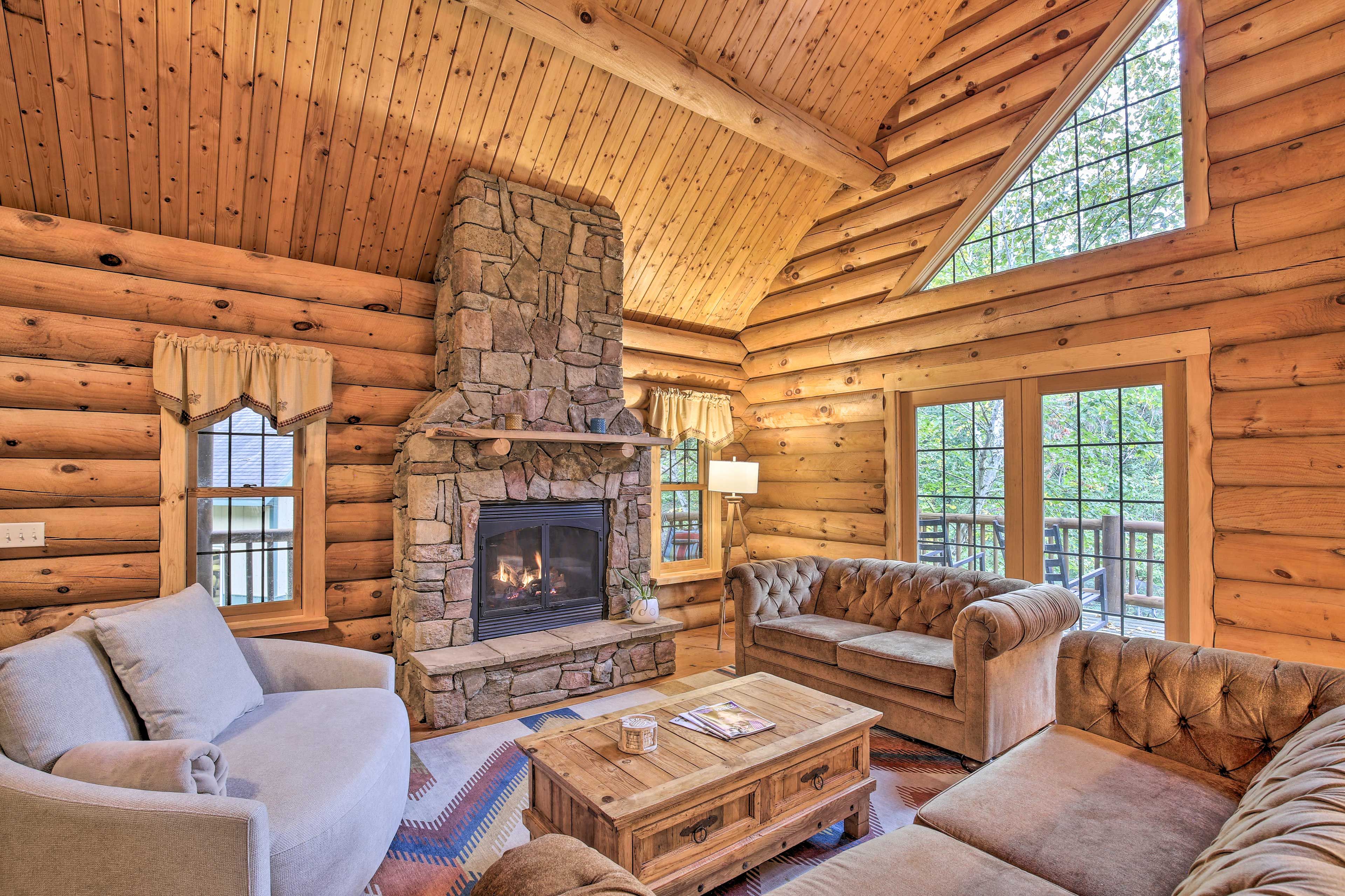 Living Room | Free WiFi | Wood-Burning Fireplace