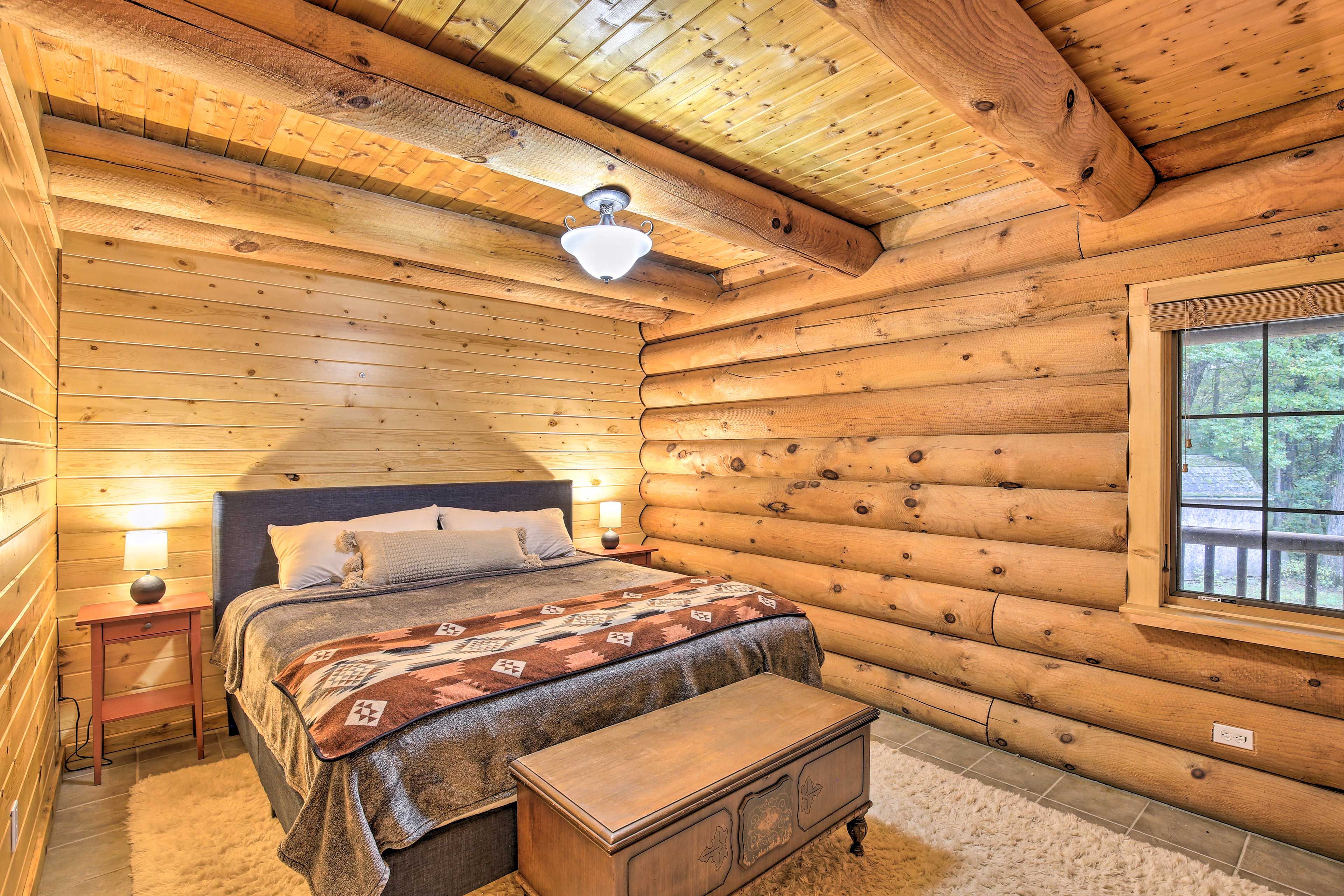 Bedroom 1 | King Bed | Linens & Towels