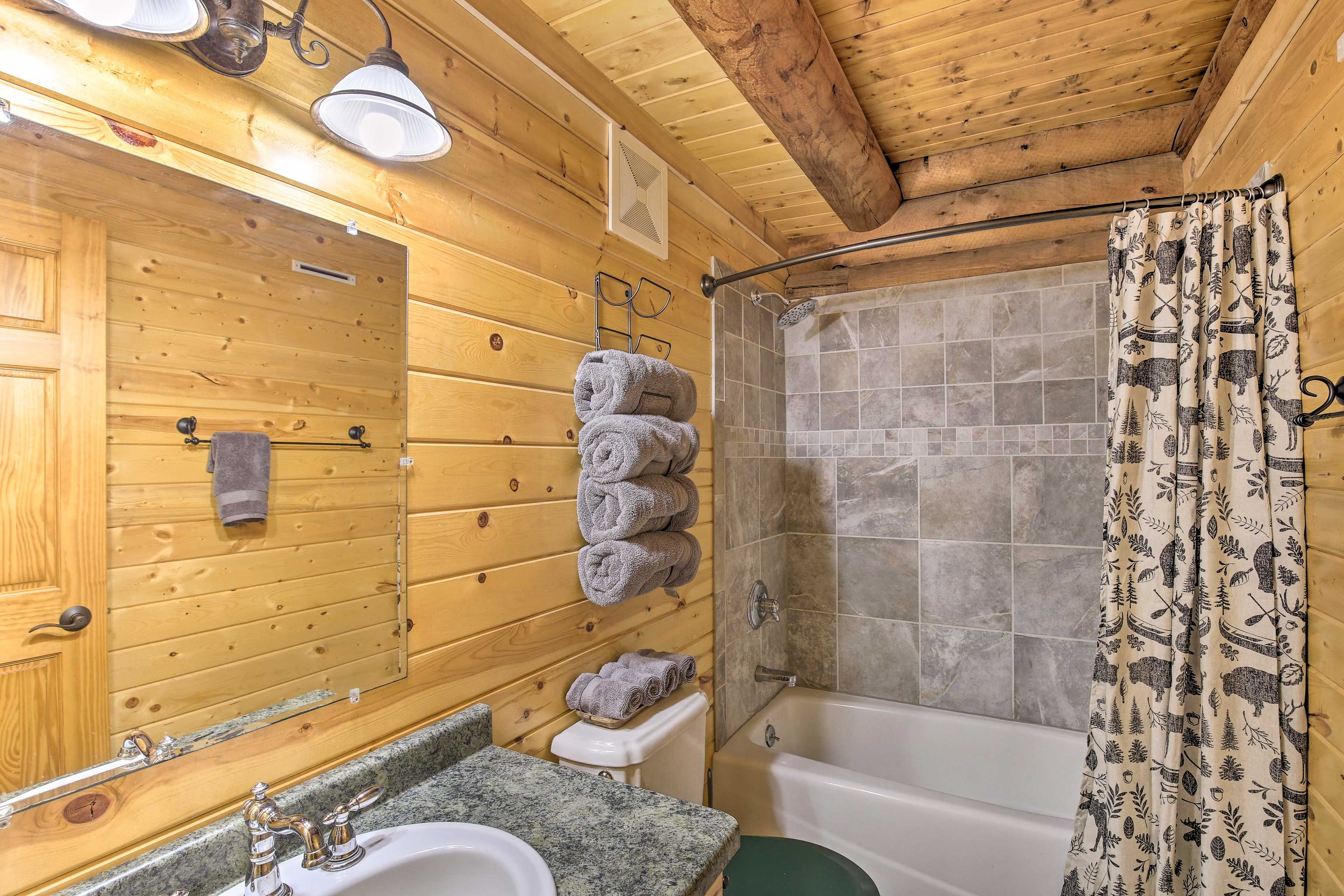 Full Bathroom | Complimentary Toiletries