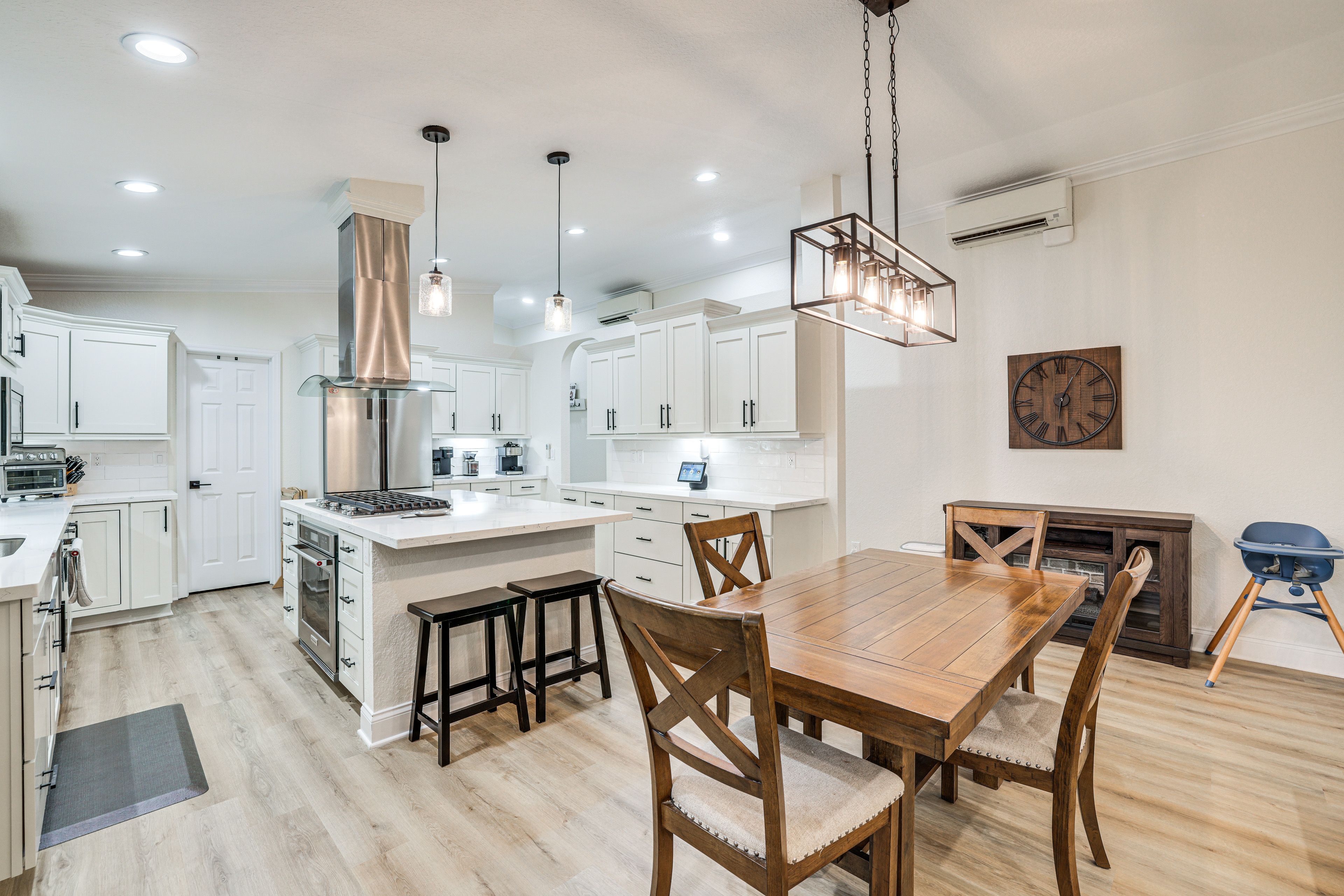 Dining Area | Dining Table | Dishware/Flatware
