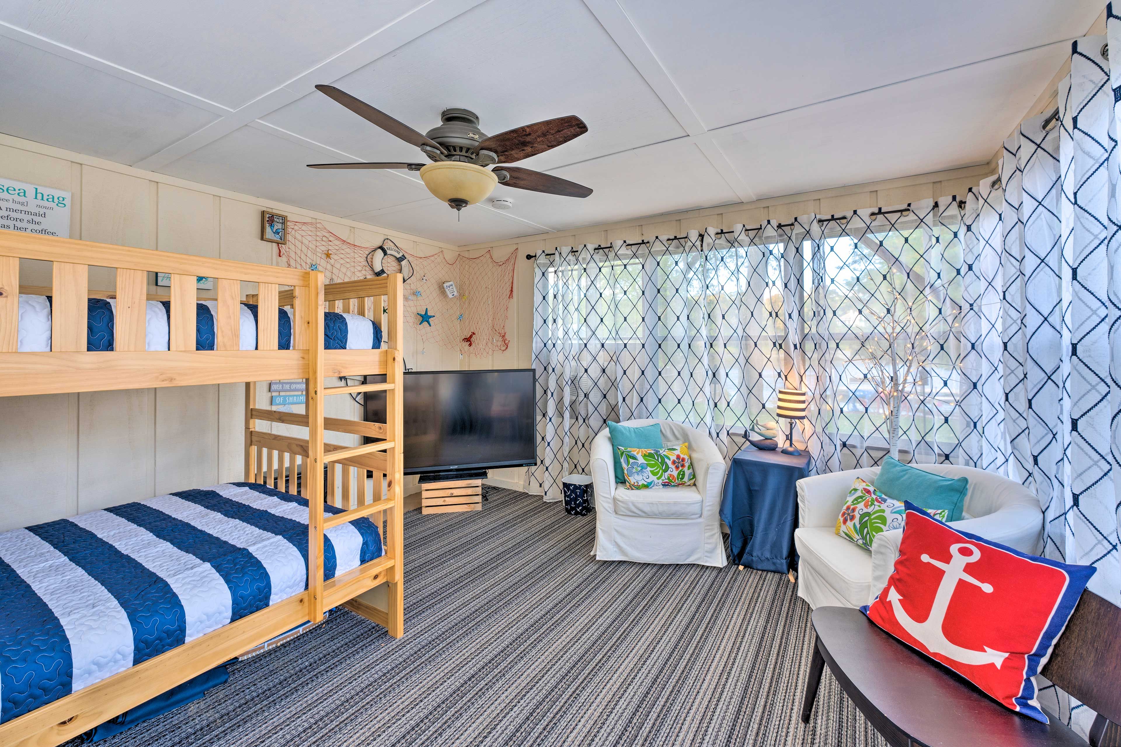 Pool House | Full Bunk Bed | Smart TV | Seasonally Available (Spring-Fall)