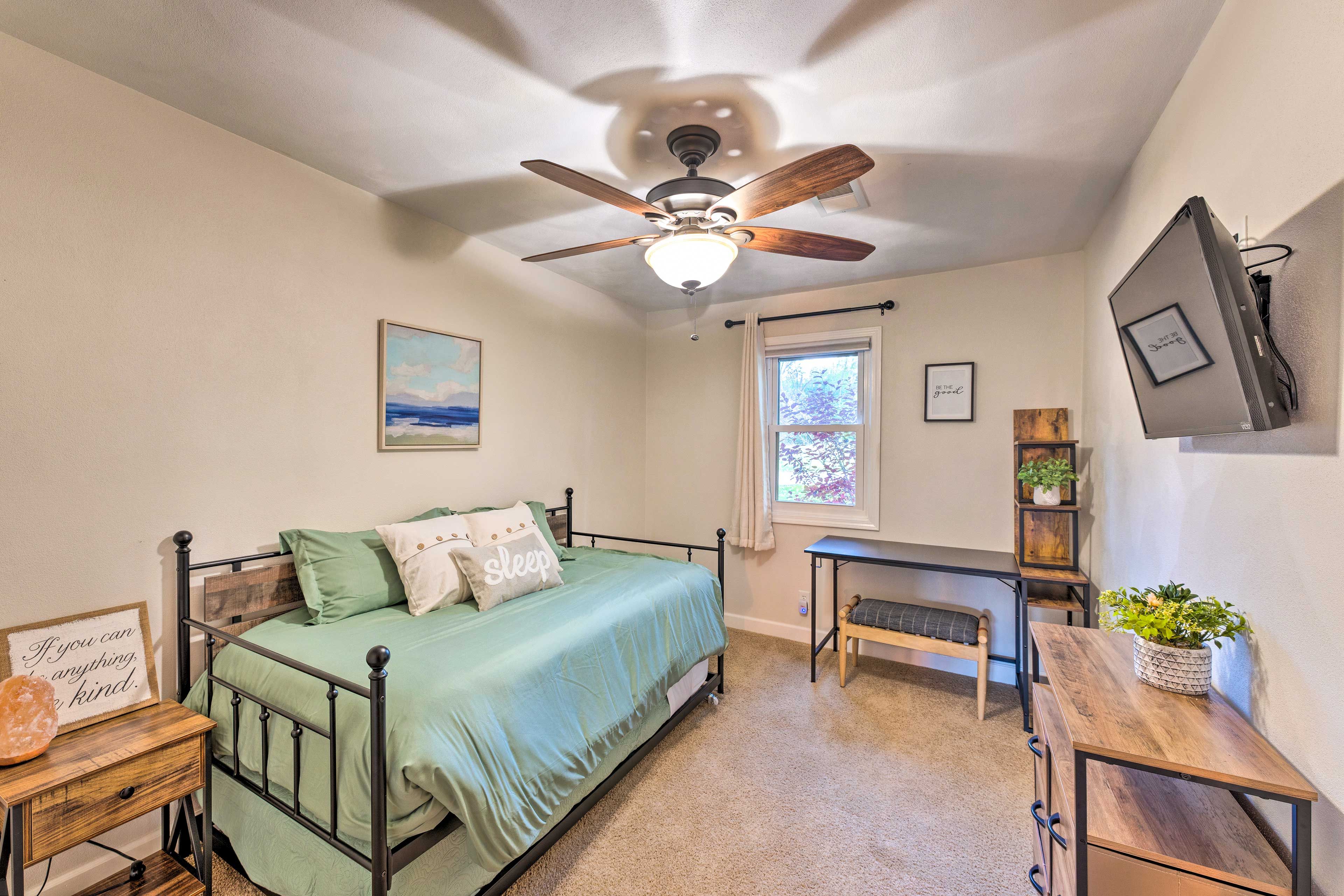 Bedroom 3 | Twin Daybed | Twin Trundle Bed | Smart TV
