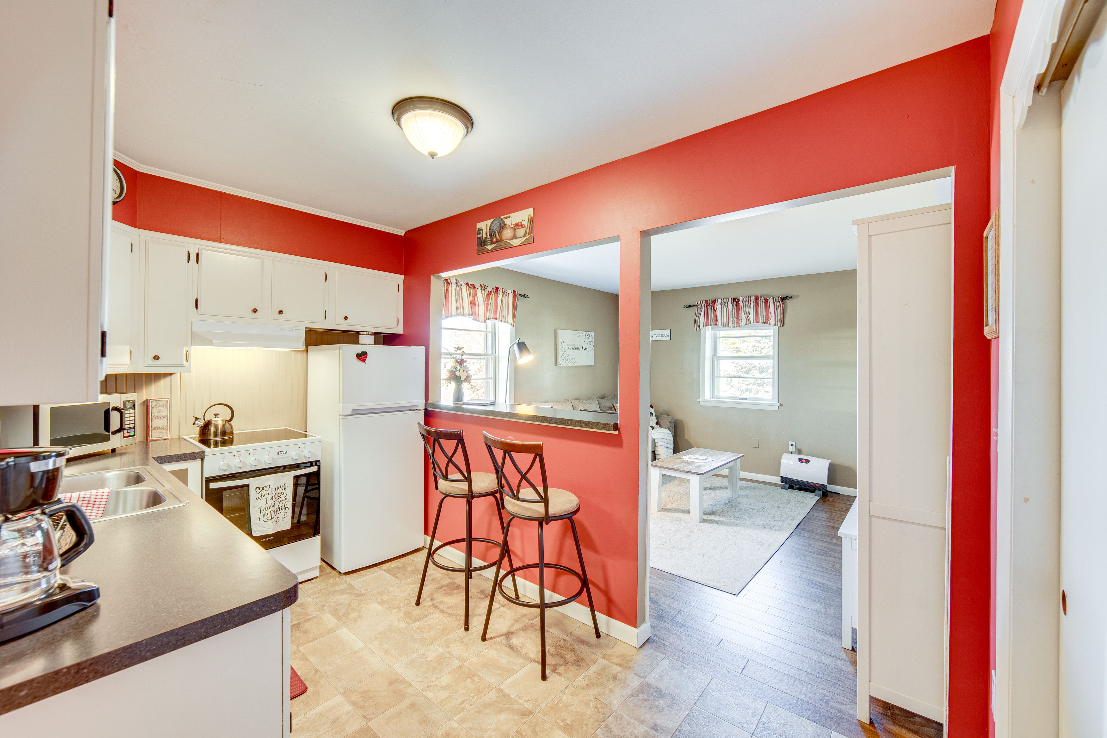 Kitchen | Drip Coffee Maker | Dishware & Flatware