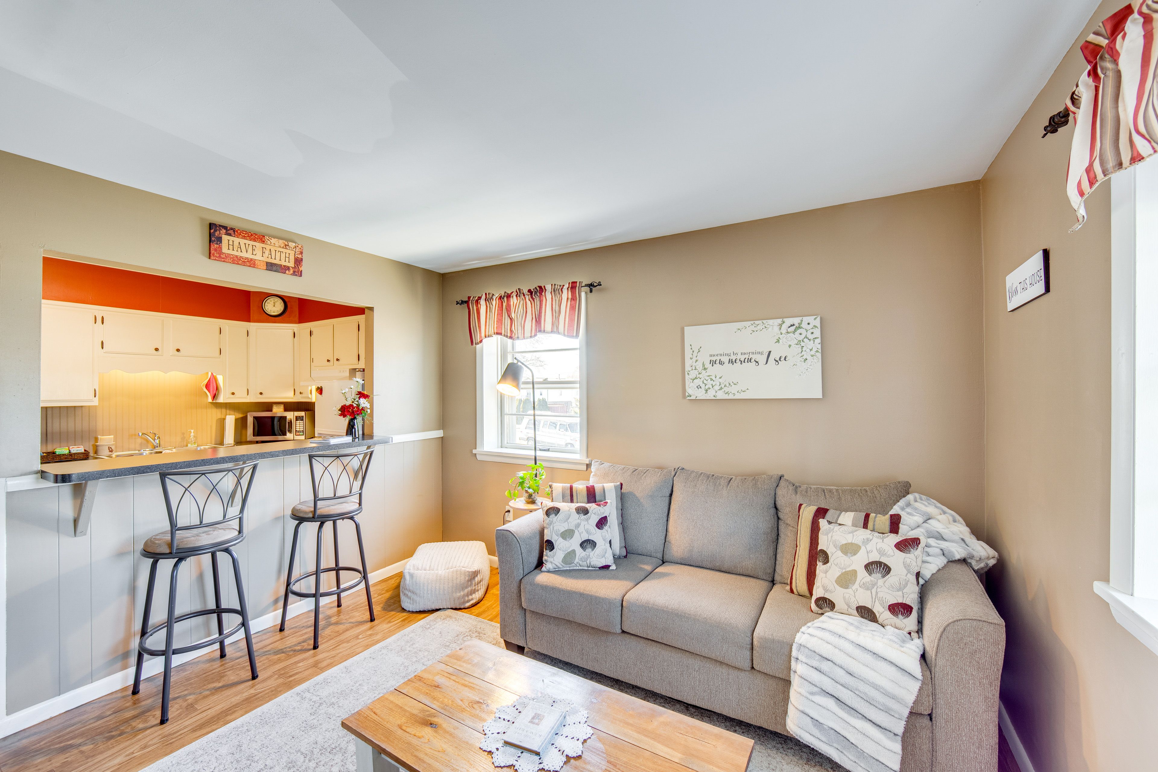 Living Room | Smart TV | Free WiFi