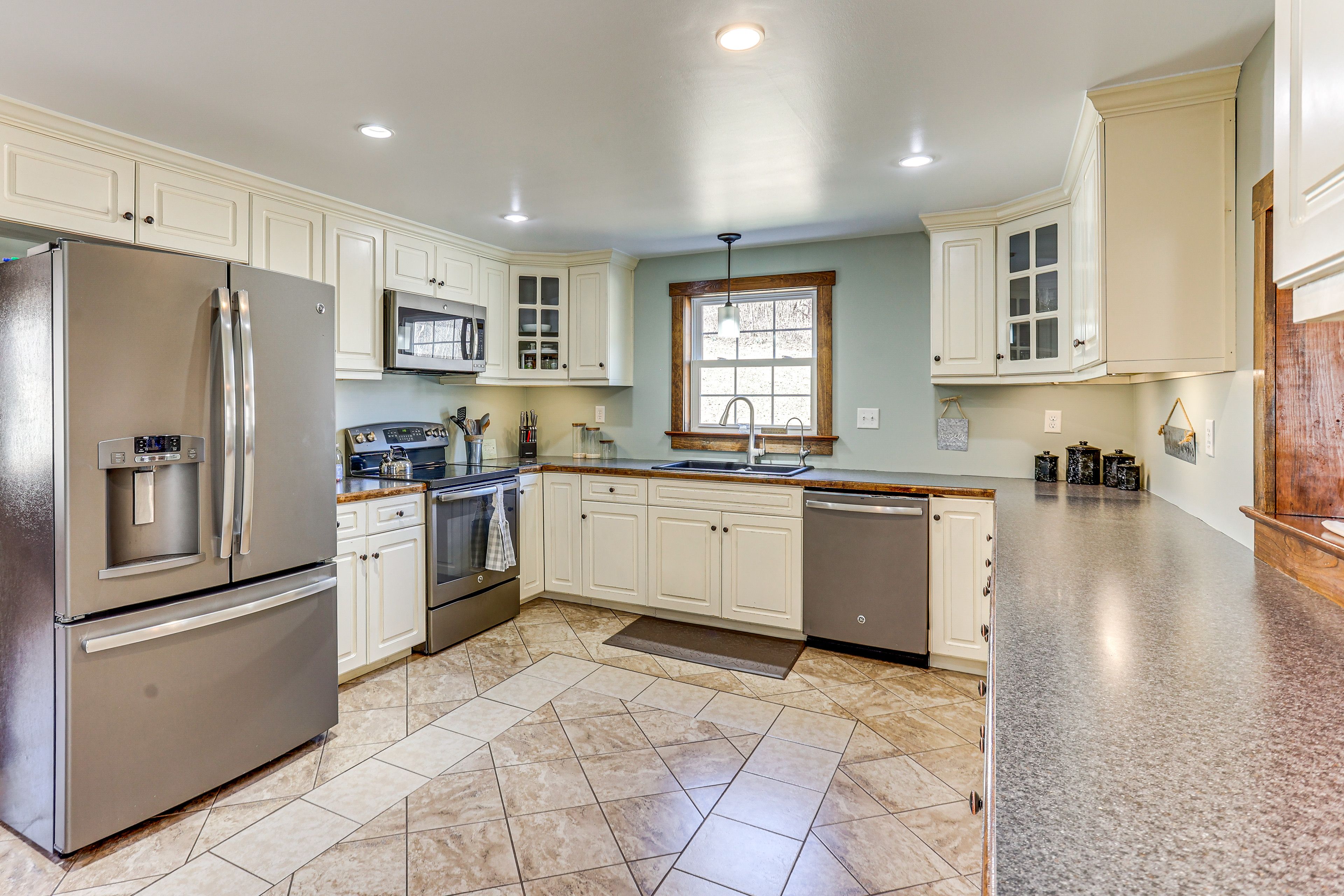 Kitchen | Drip Coffee Maker | Dishwasher | Blender | 1st Floor