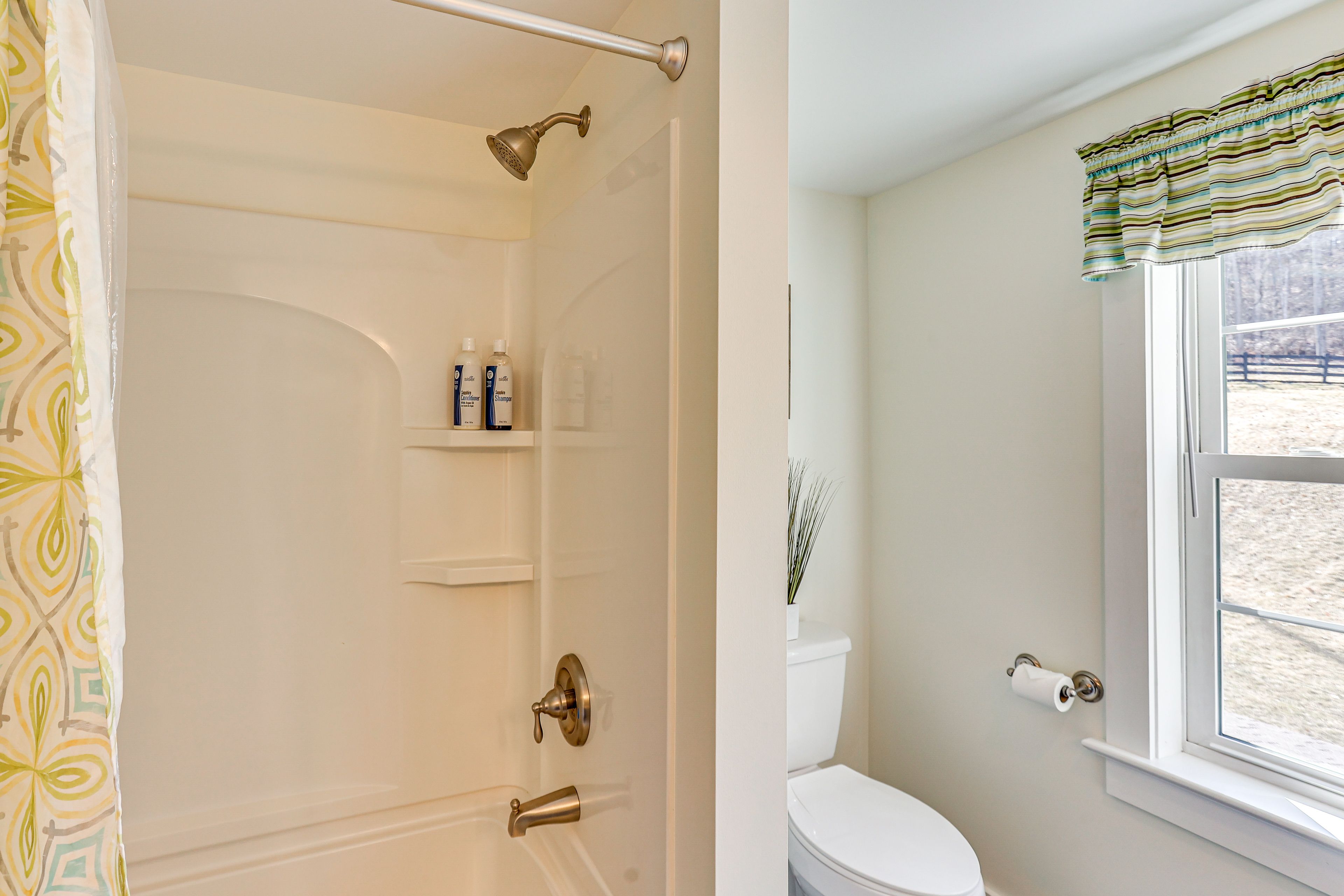 Full Bathroom | 2nd Floor
