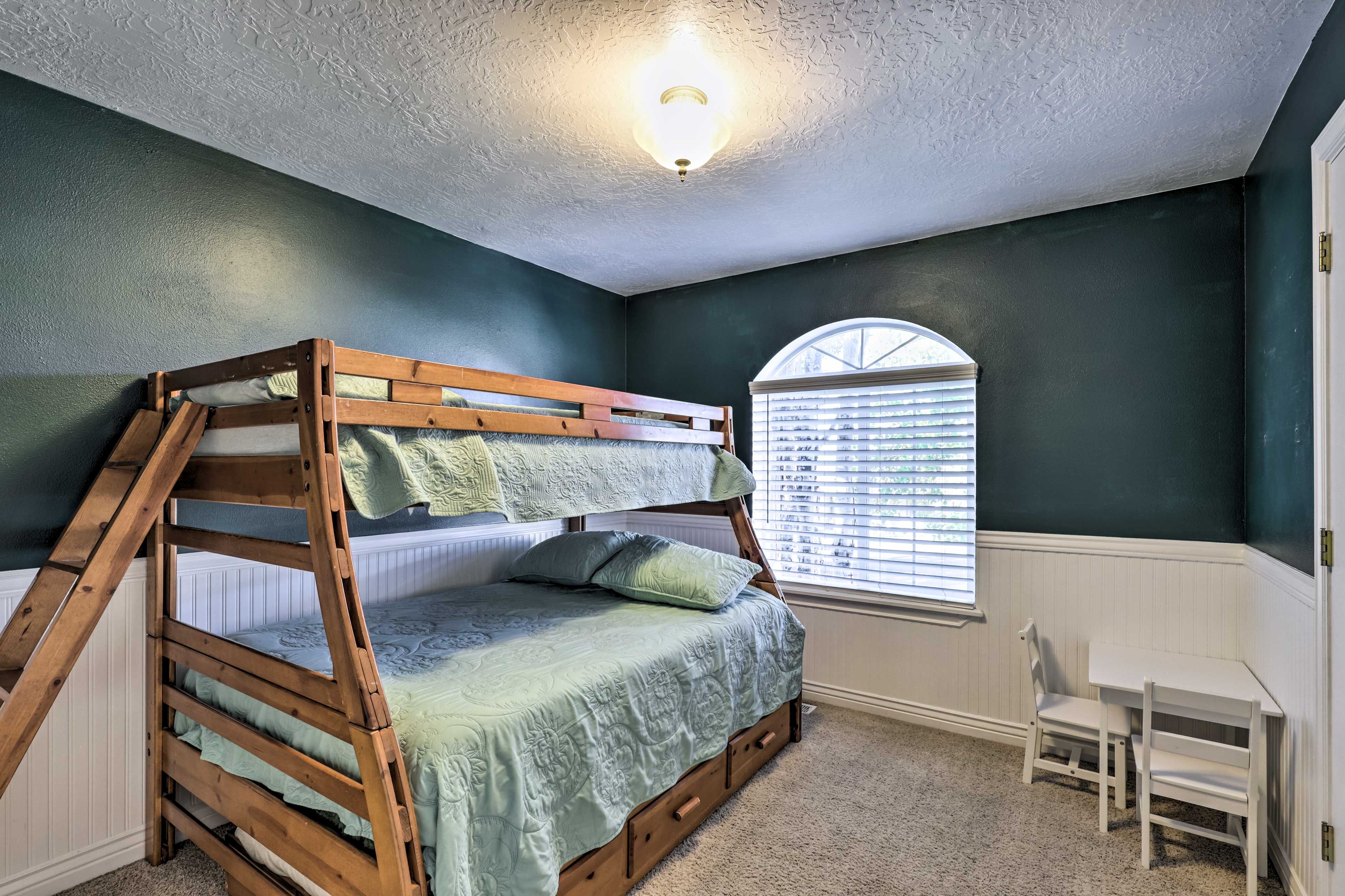 Bedroom 3 | Twin/Full Bunk Bed w/ Twin Trundle | Books | Board Games