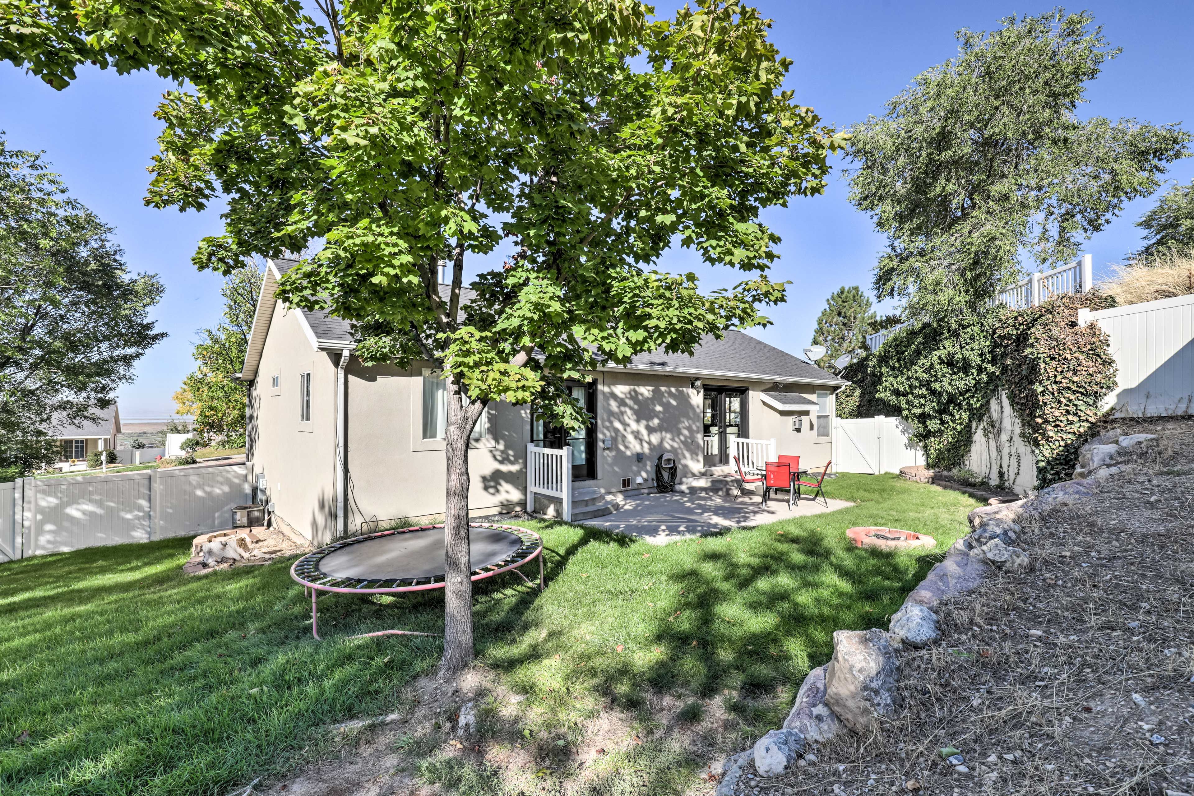Backyard | Fire Pit | Free WiFi