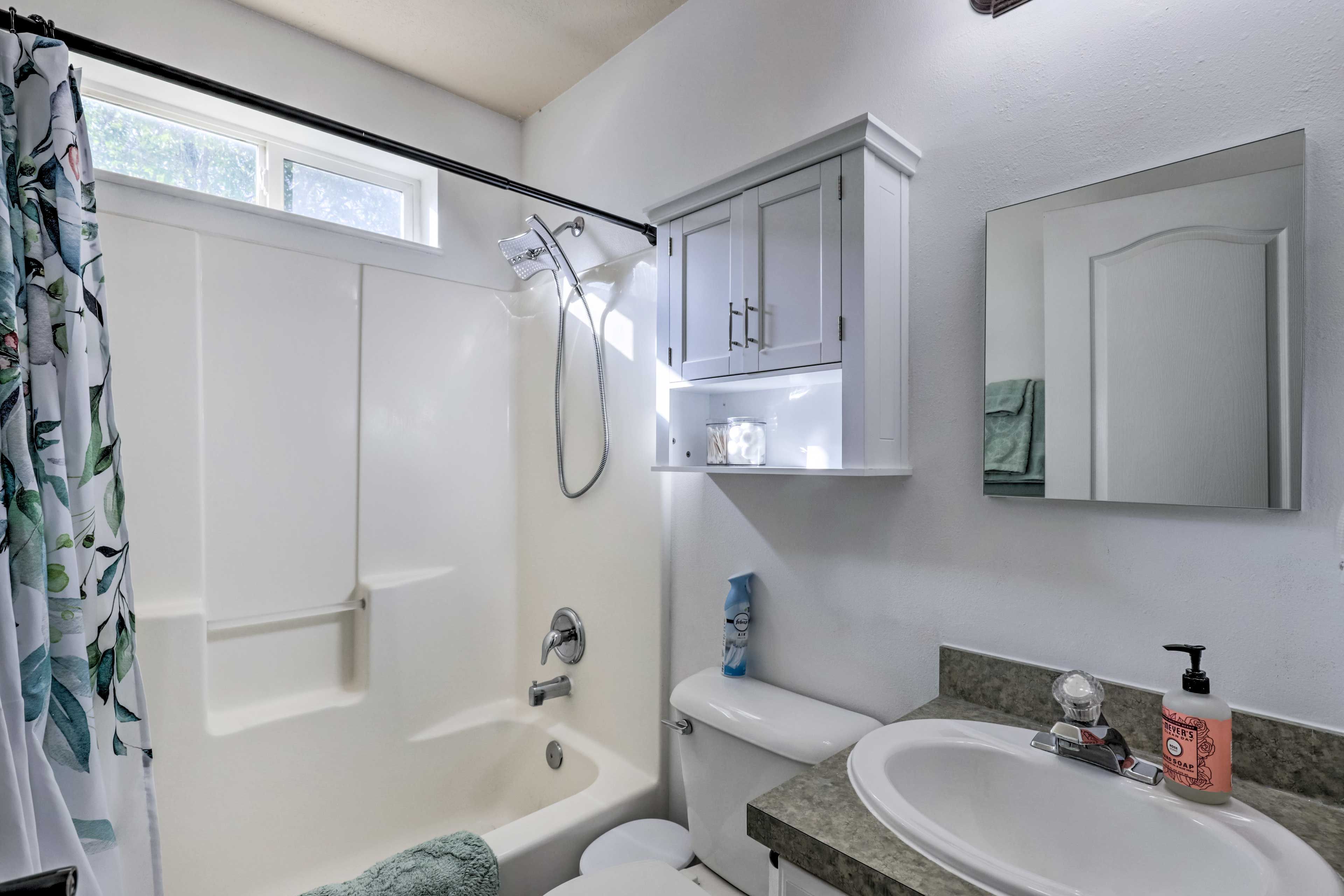 Full Bathroom | Shower/Tub Combo | Towels Provided | Hair Dryer