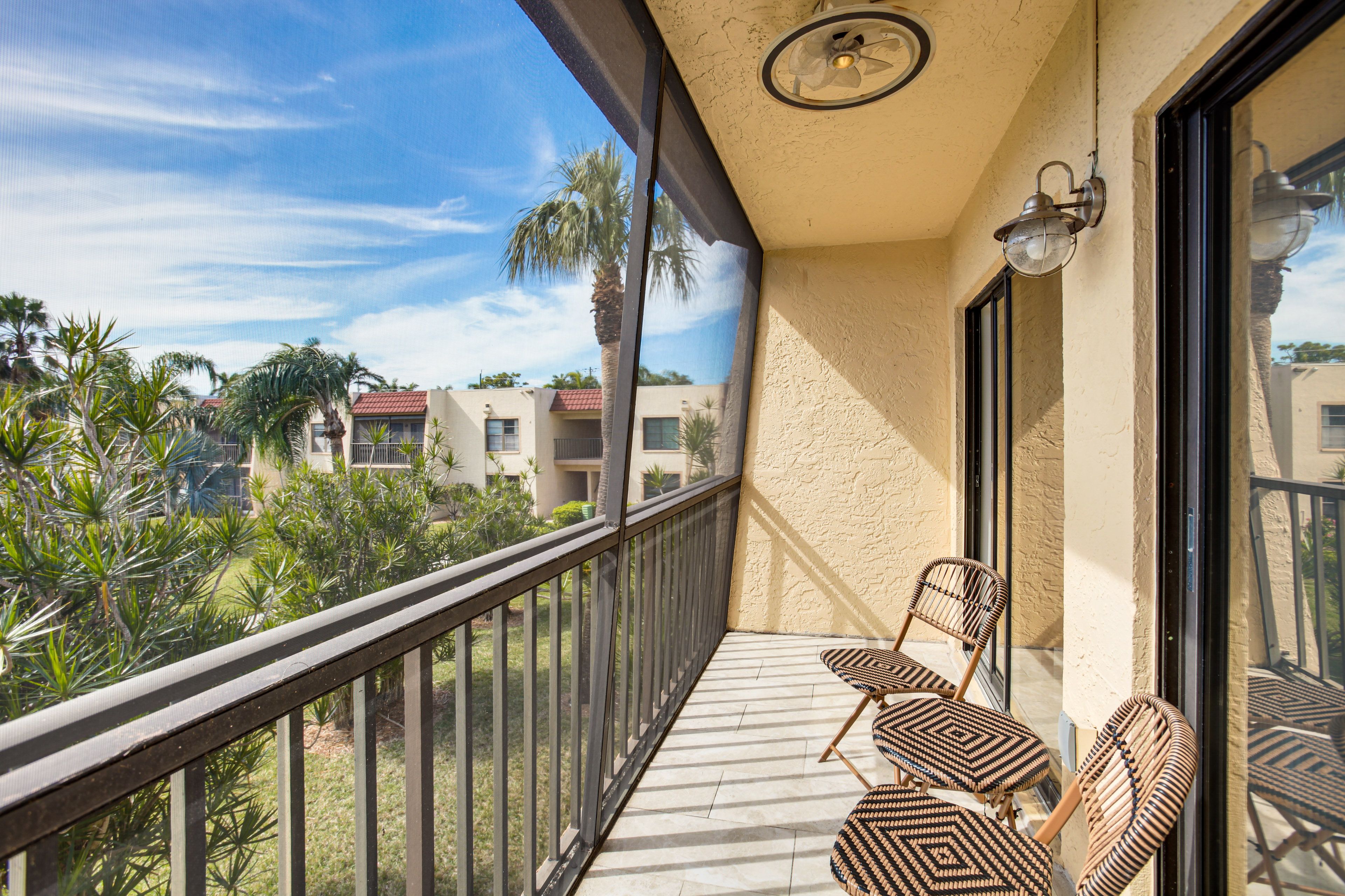 Screened-In Lanai | Pool View | Seating