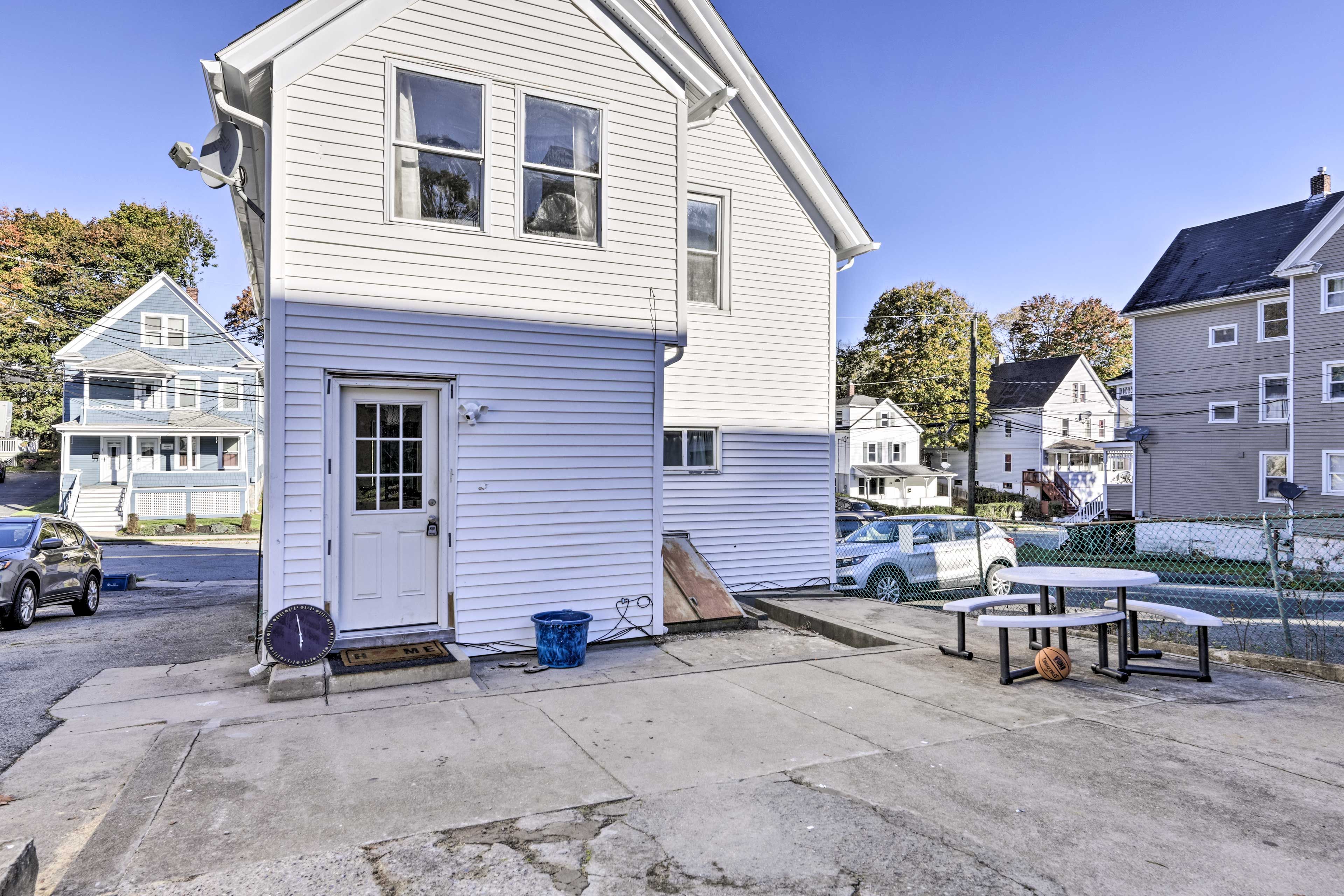 Backyard | Fire Pit | Basketball Hoop