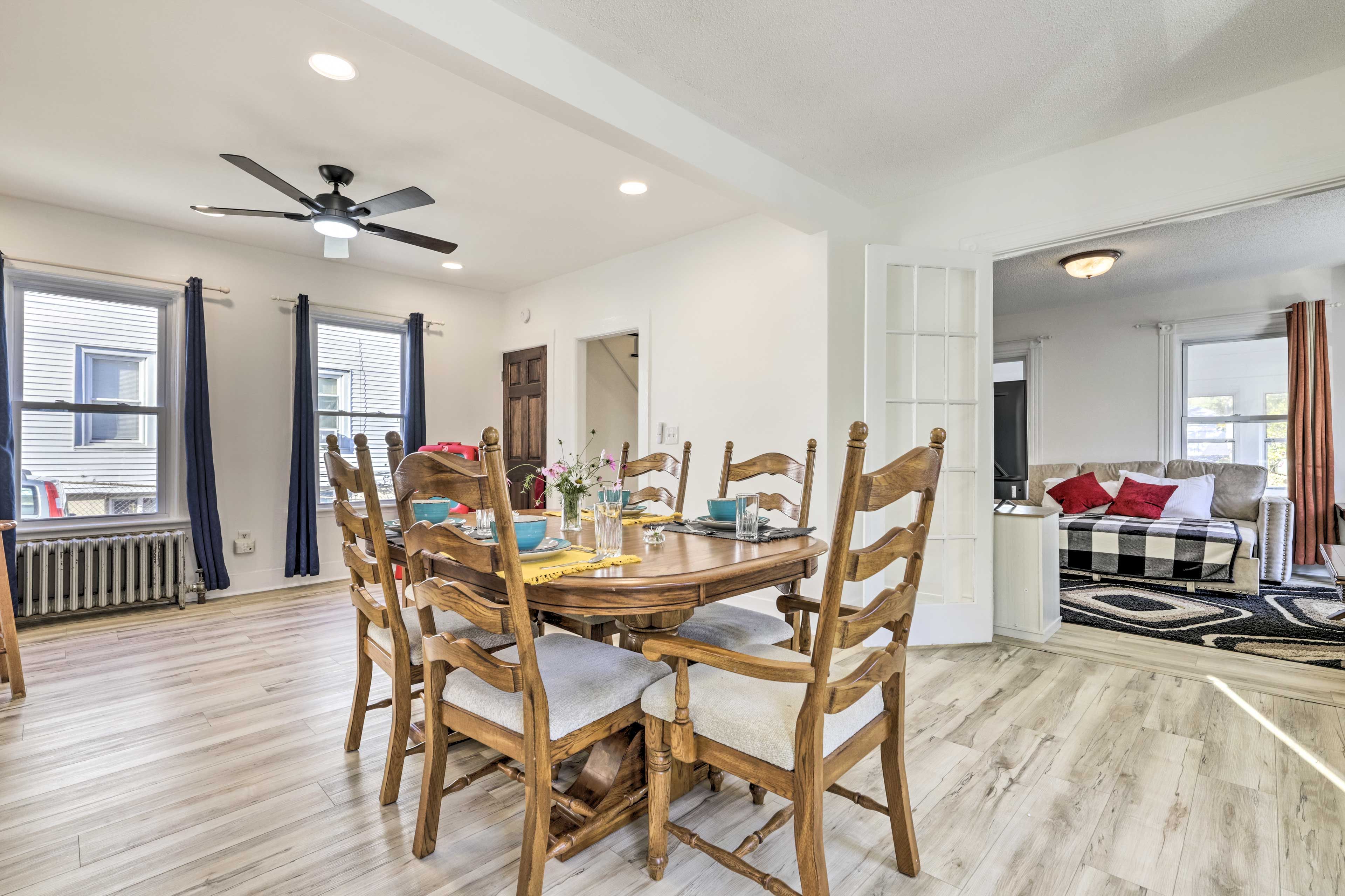 Dining Area | Dishware & Flatware Provided