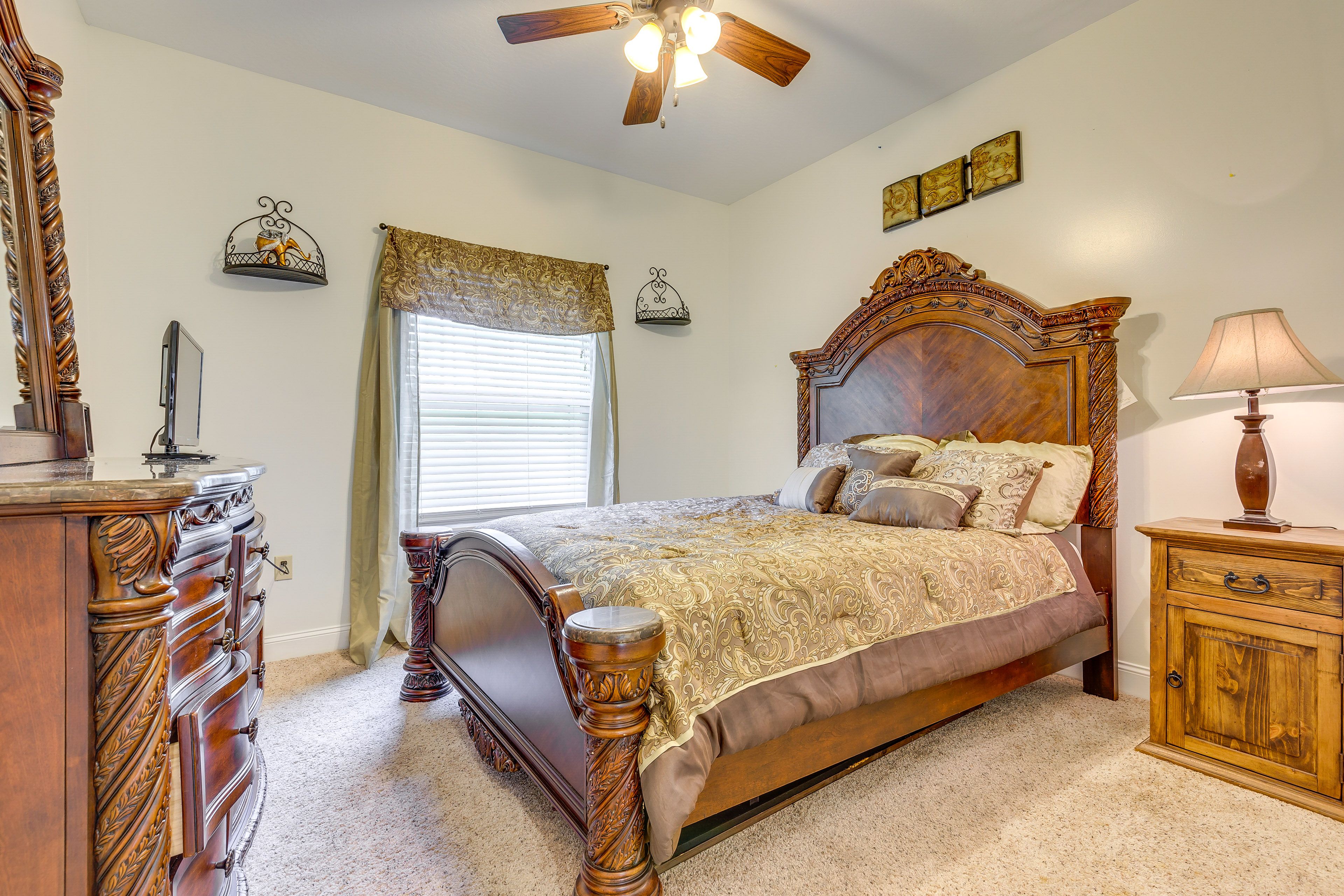 Bedroom 2 | Queen Bed