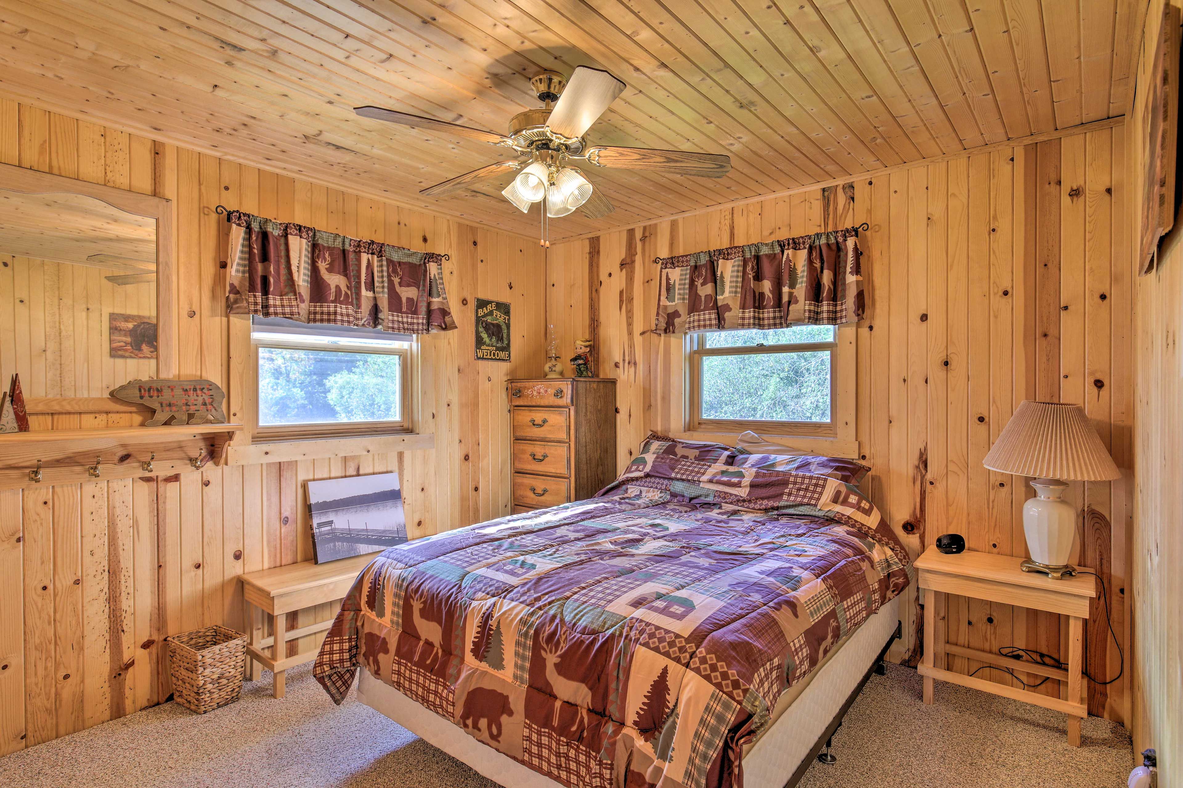 Bedroom 1 | Full Bed | 1st Floor | Linens Provided