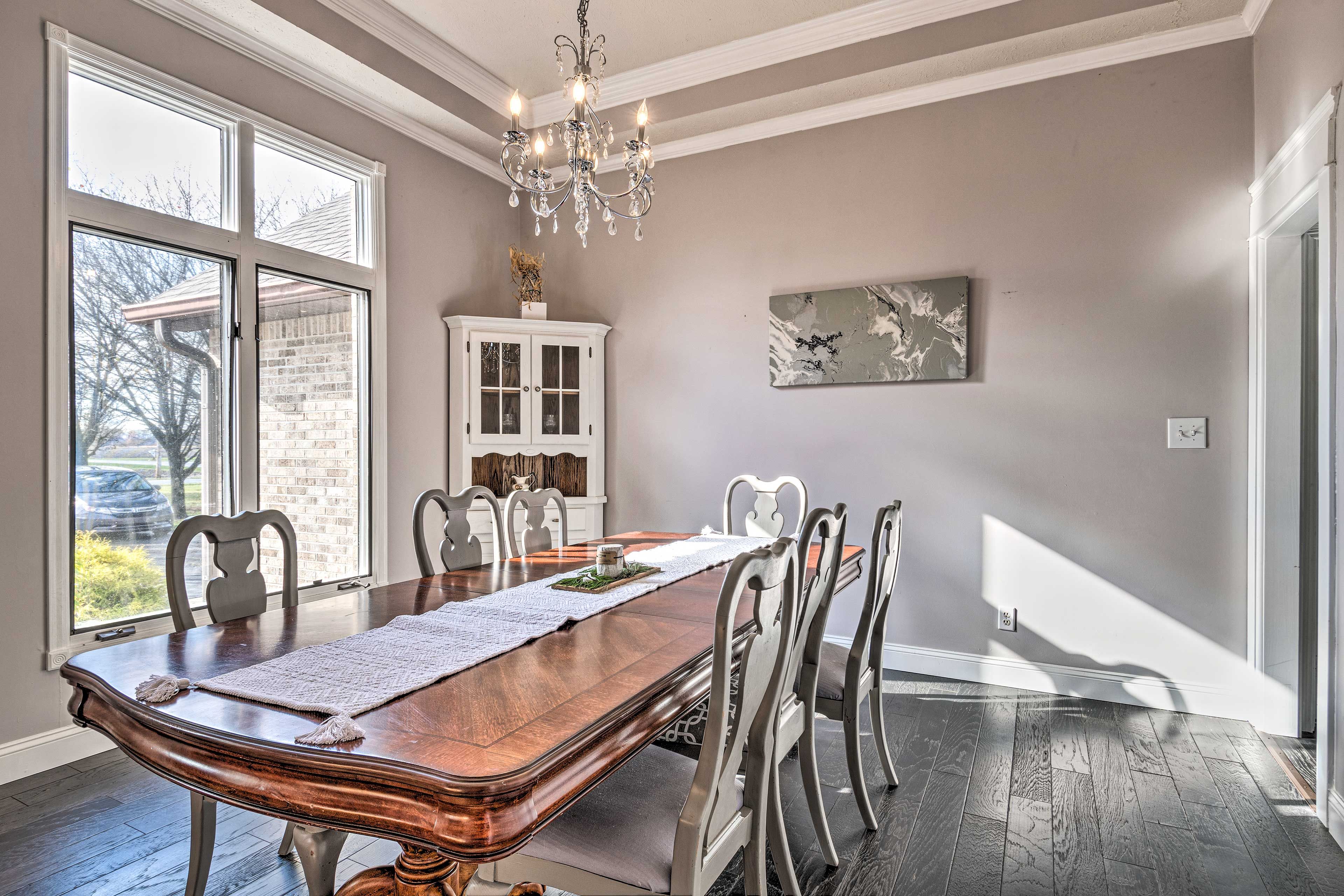 Dining Area | Dishware + Flatware Provided