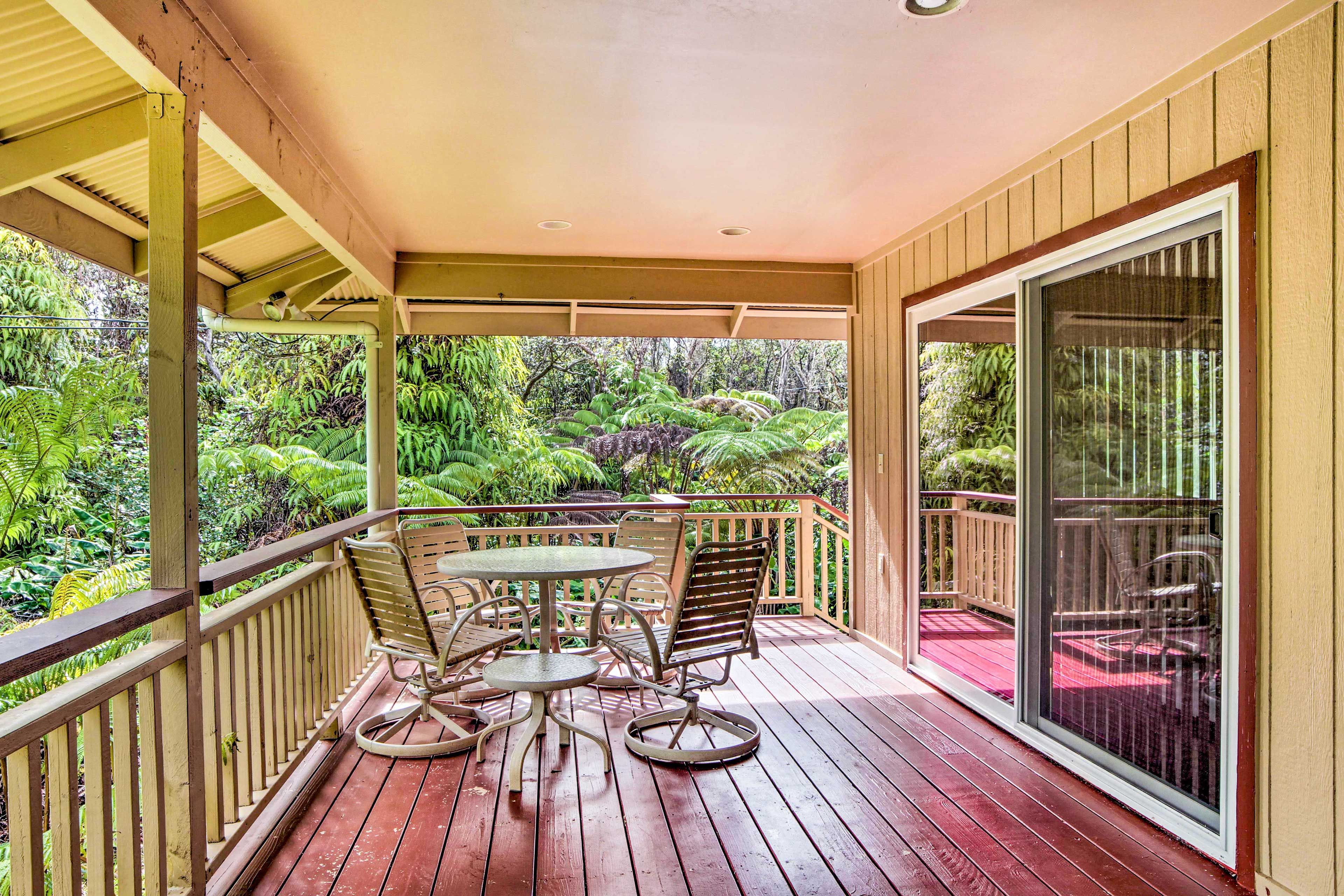 Covered Porch | Outdoor Seating & Dining | Free WiFi
