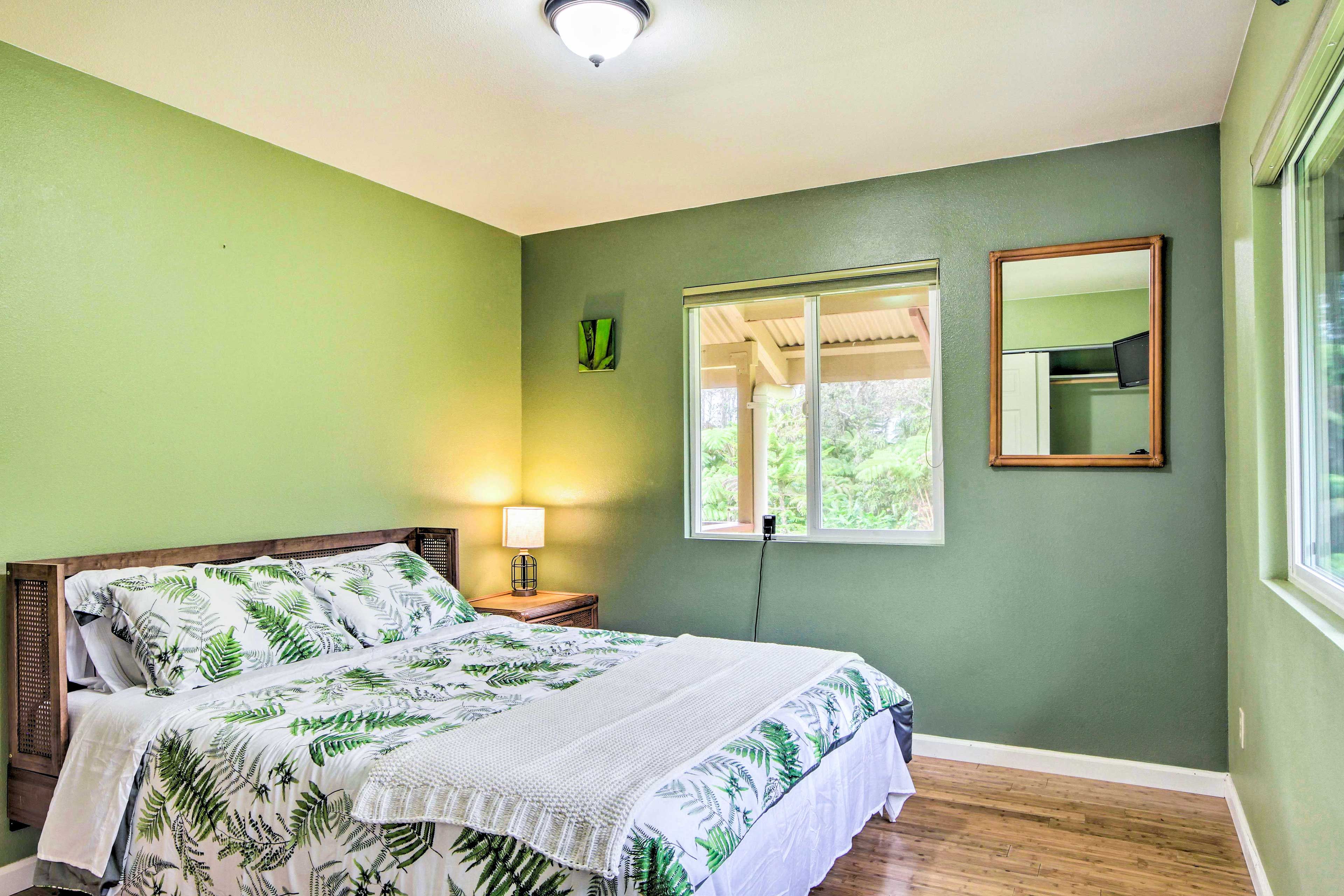 Bedroom 1 | Queen Bed | Smart TV | Linens Provided