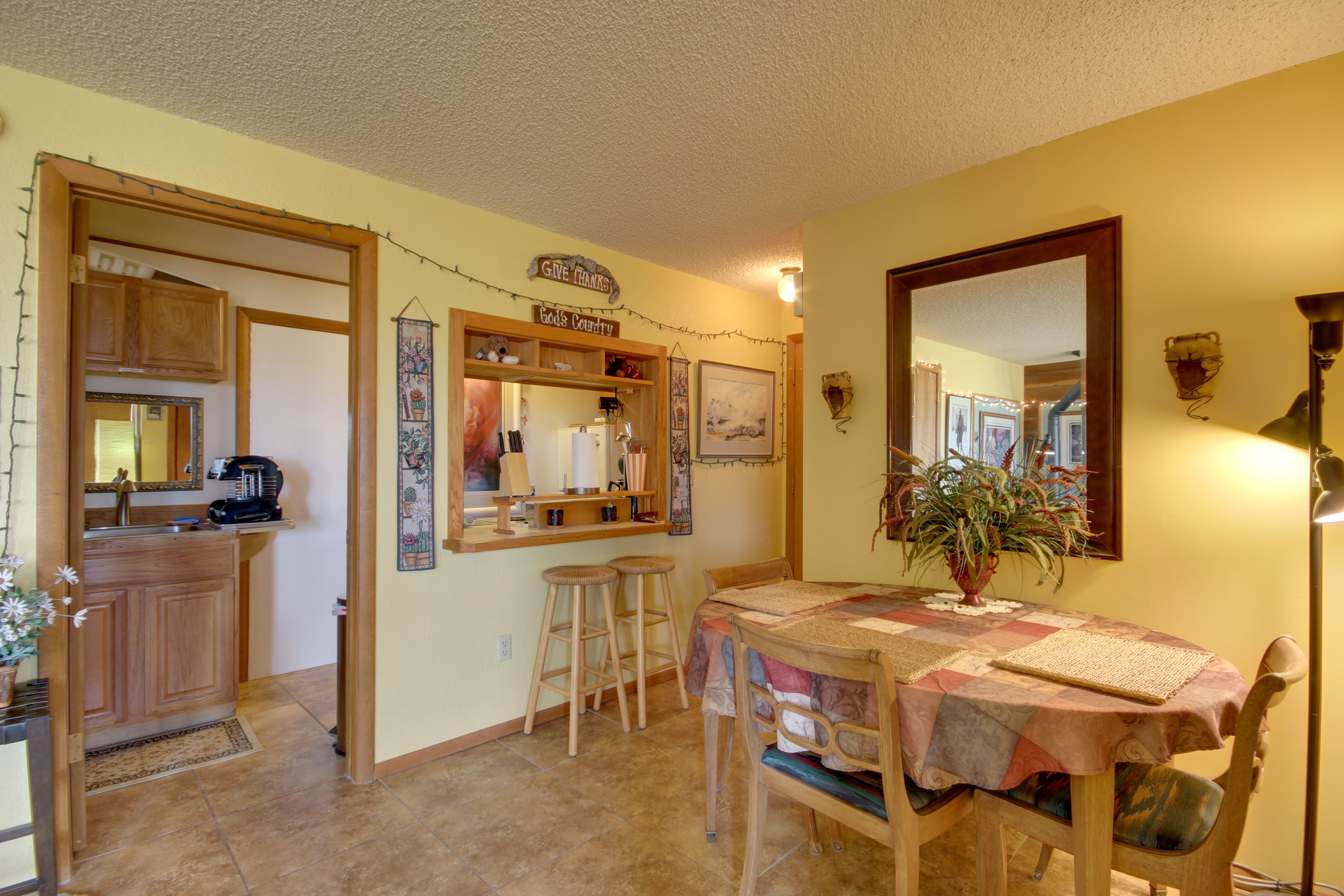 Dining Room | Dishware/Flatware Provided
