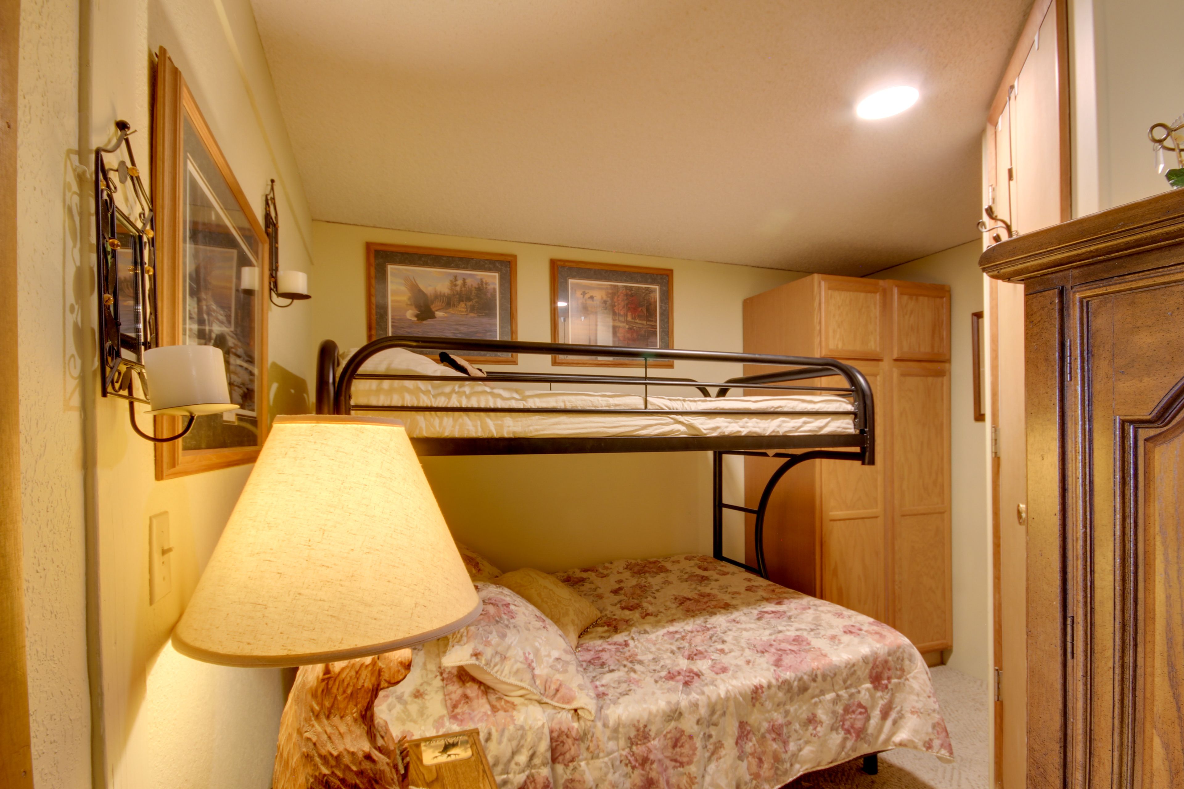 Bedroom | Twin/King Bunk Bed | Linens Provided