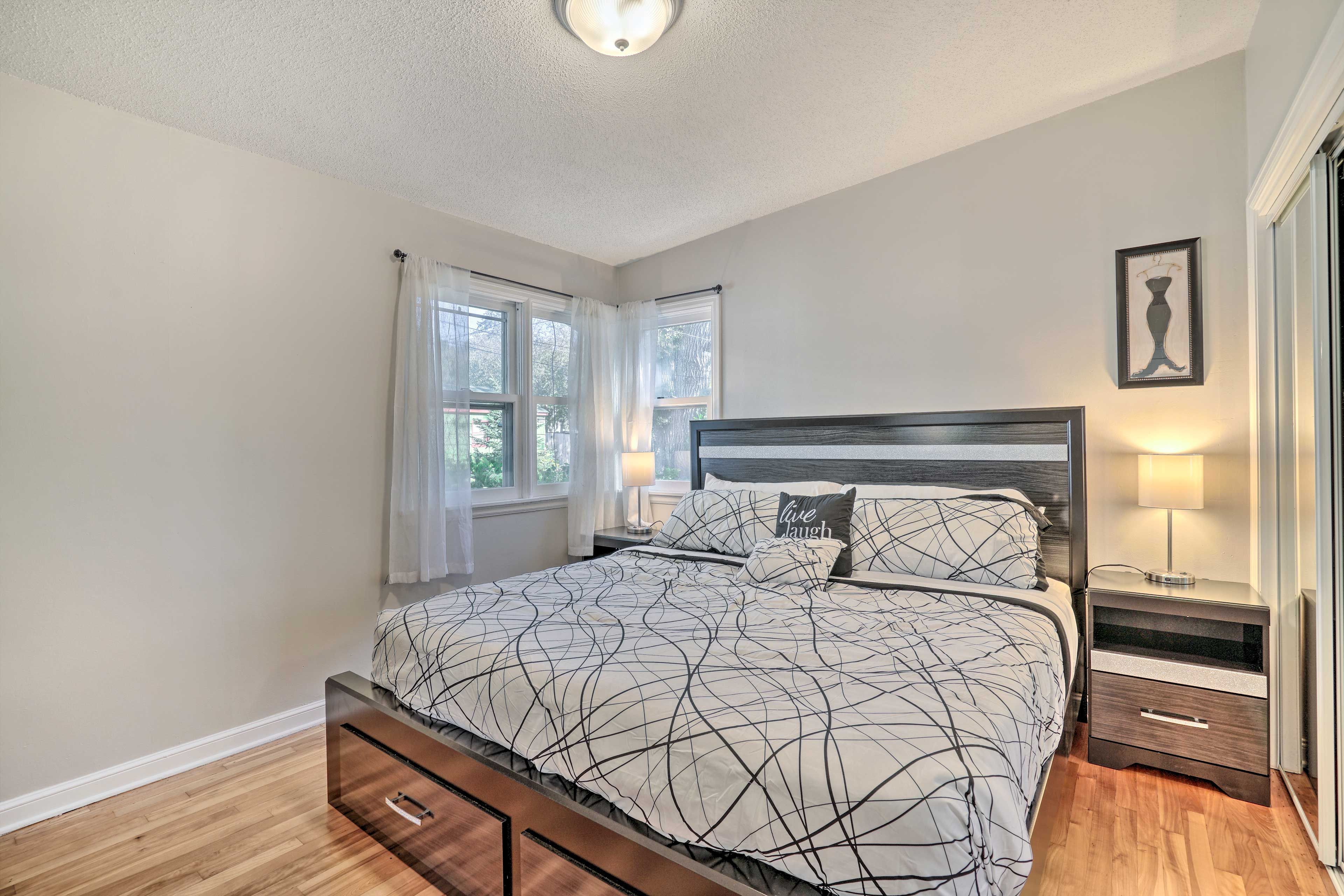 Bedroom 1 | King Bed