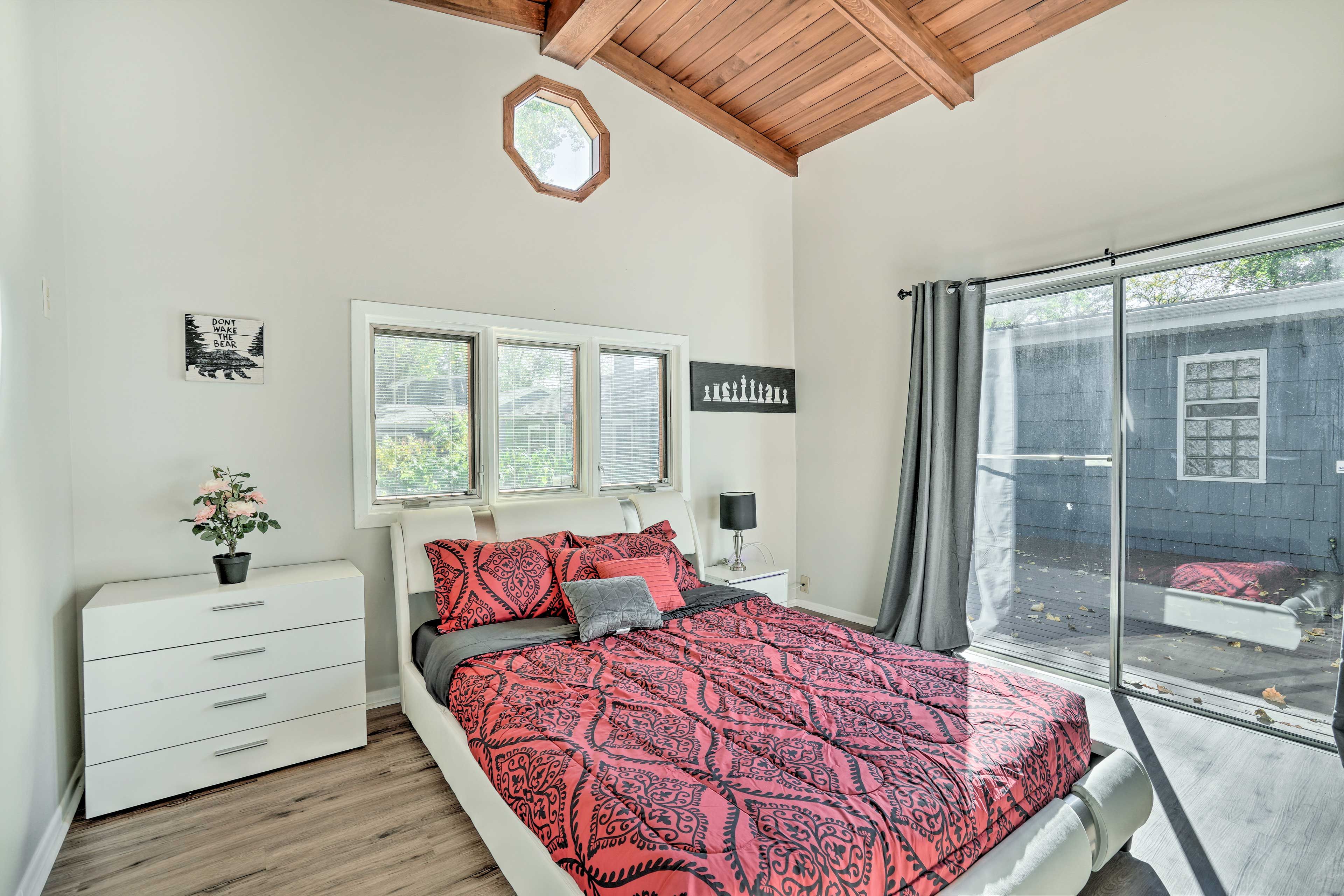 Bedroom 2 | Queen Bed