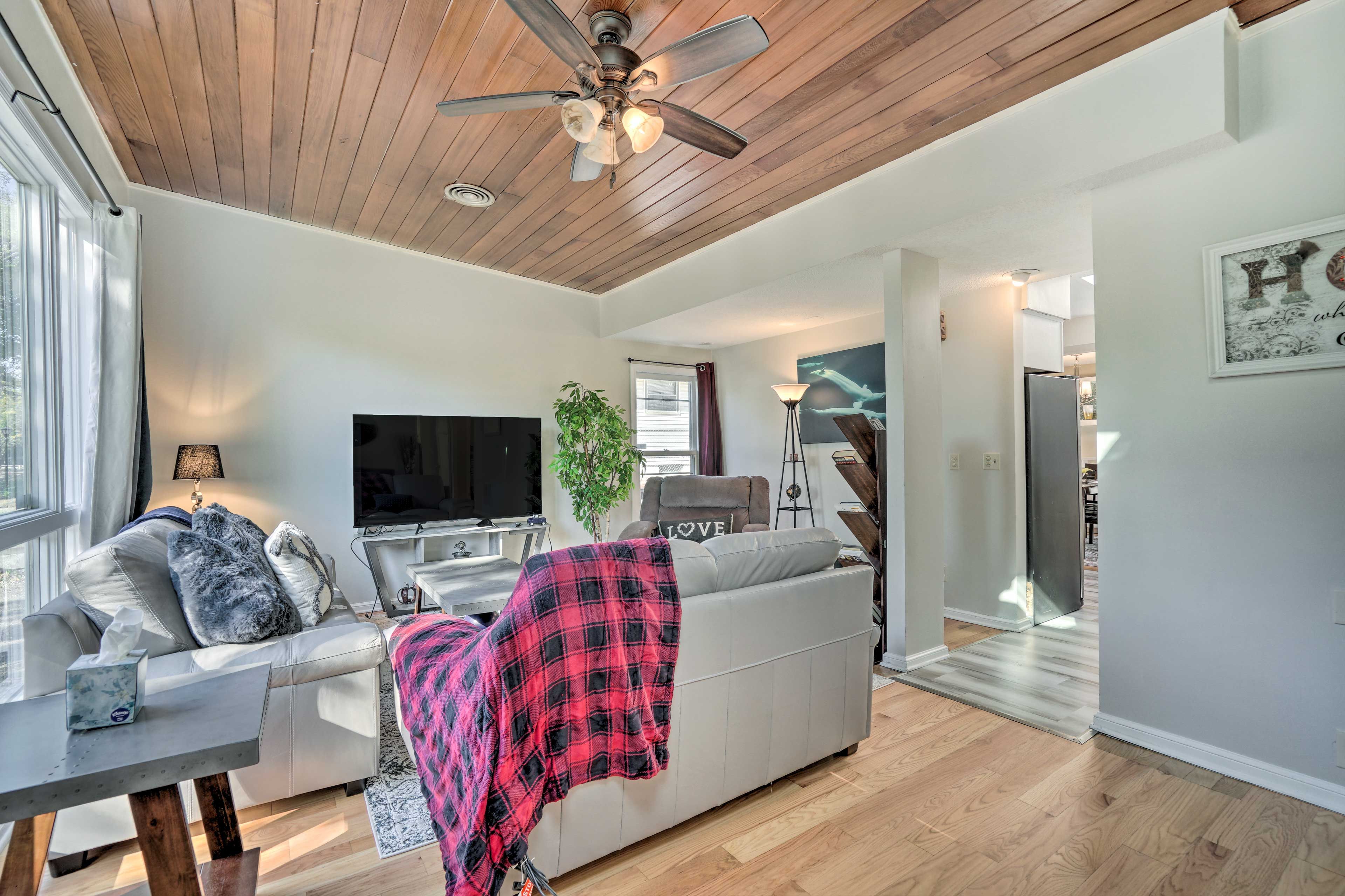 Living Room | Free WiFi | Smart TV | Central A/C