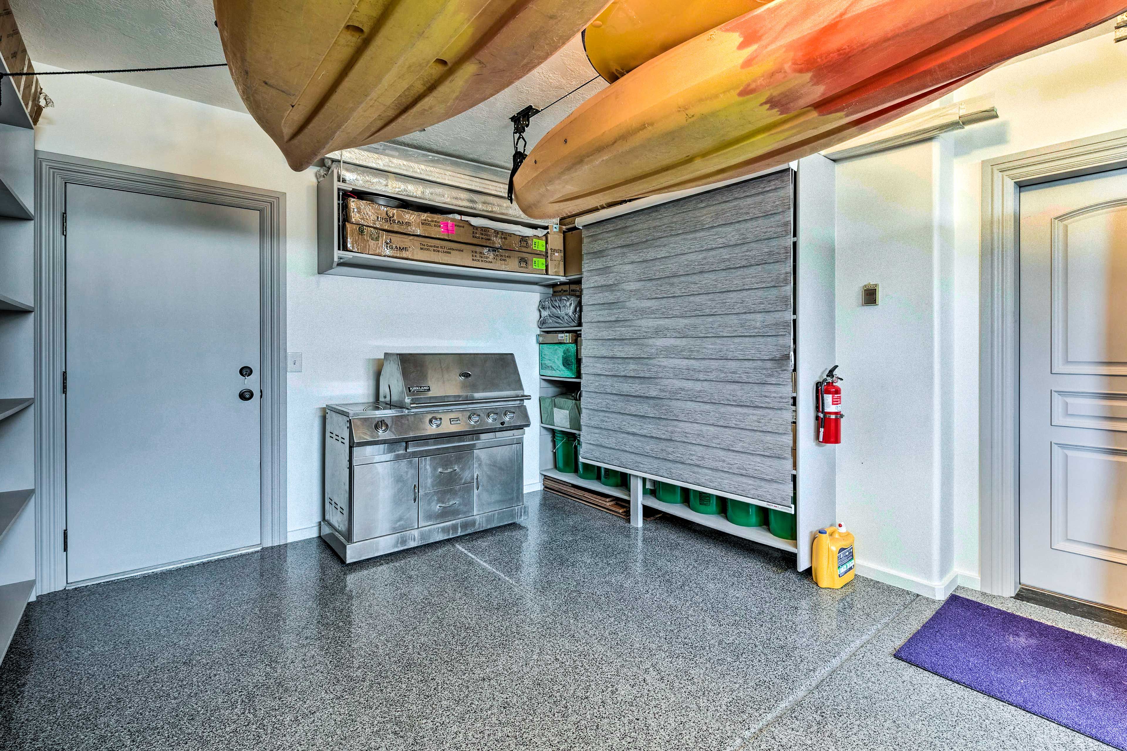 Garage | Gas Grill (Propane Provided) | Kayaks