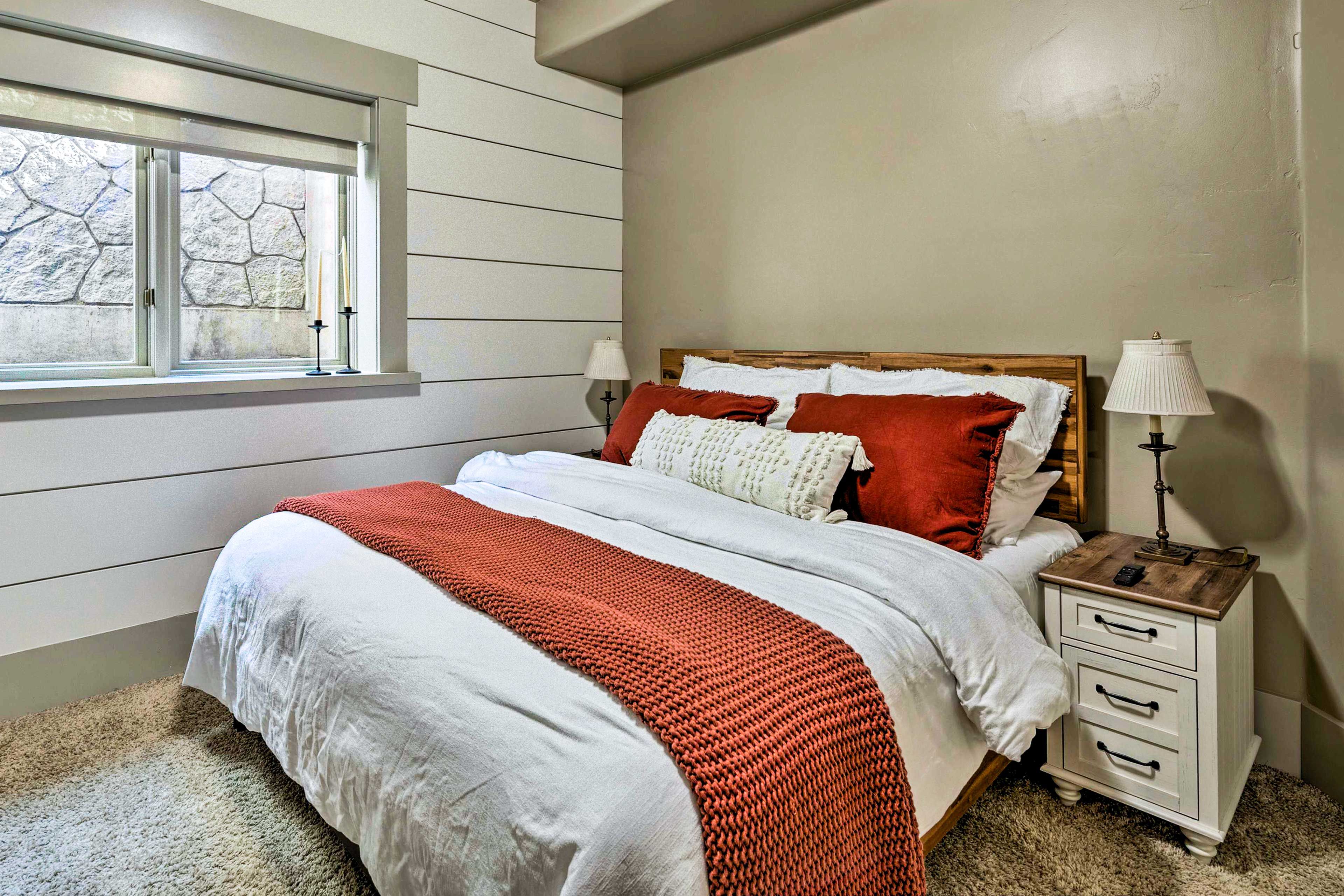 Bedroom | King Bed | Pack 'n Play Available | Smart TV