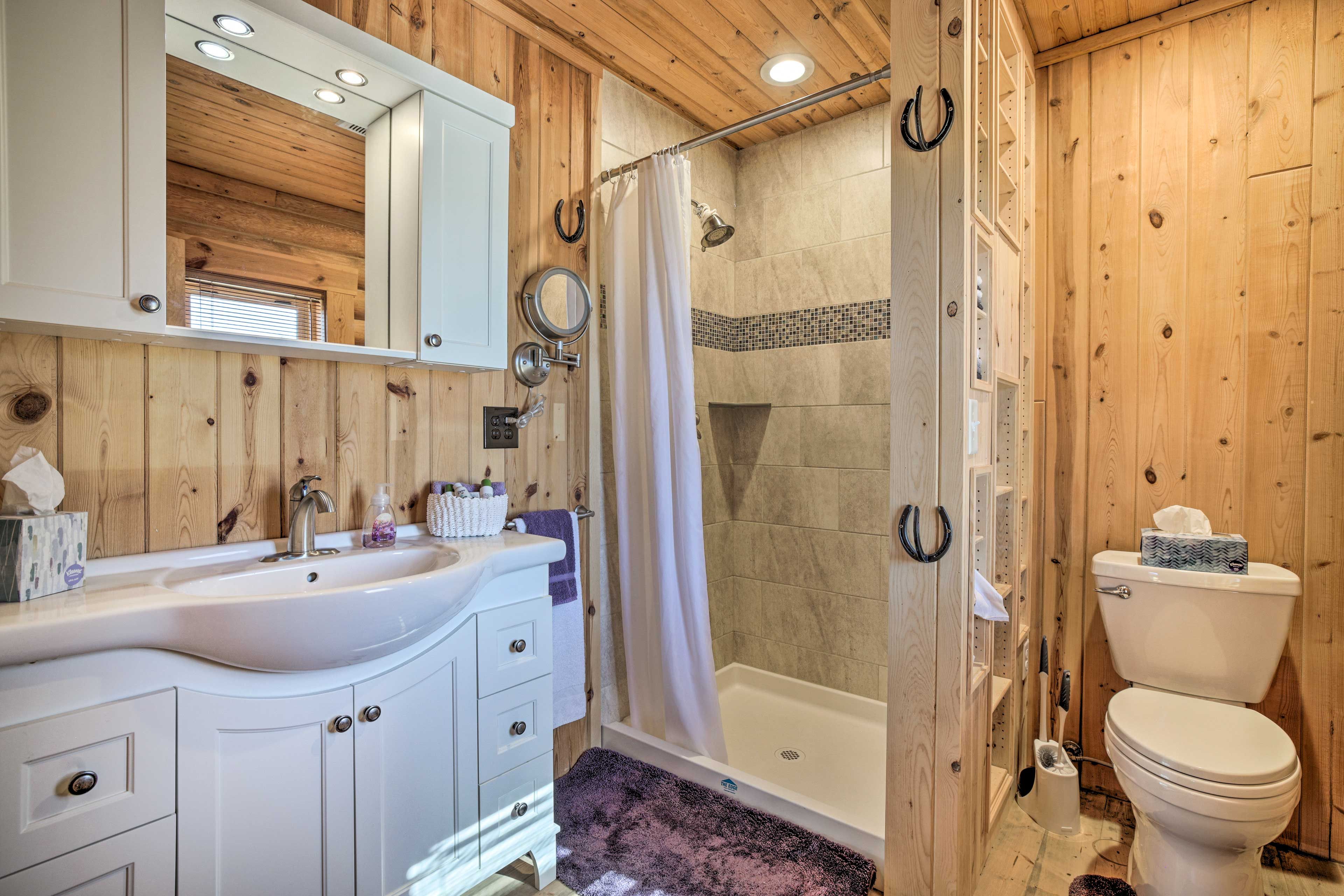 En-Suite Bathroom | Complimentary Toiletries | Hair Dryer | Towels Provided