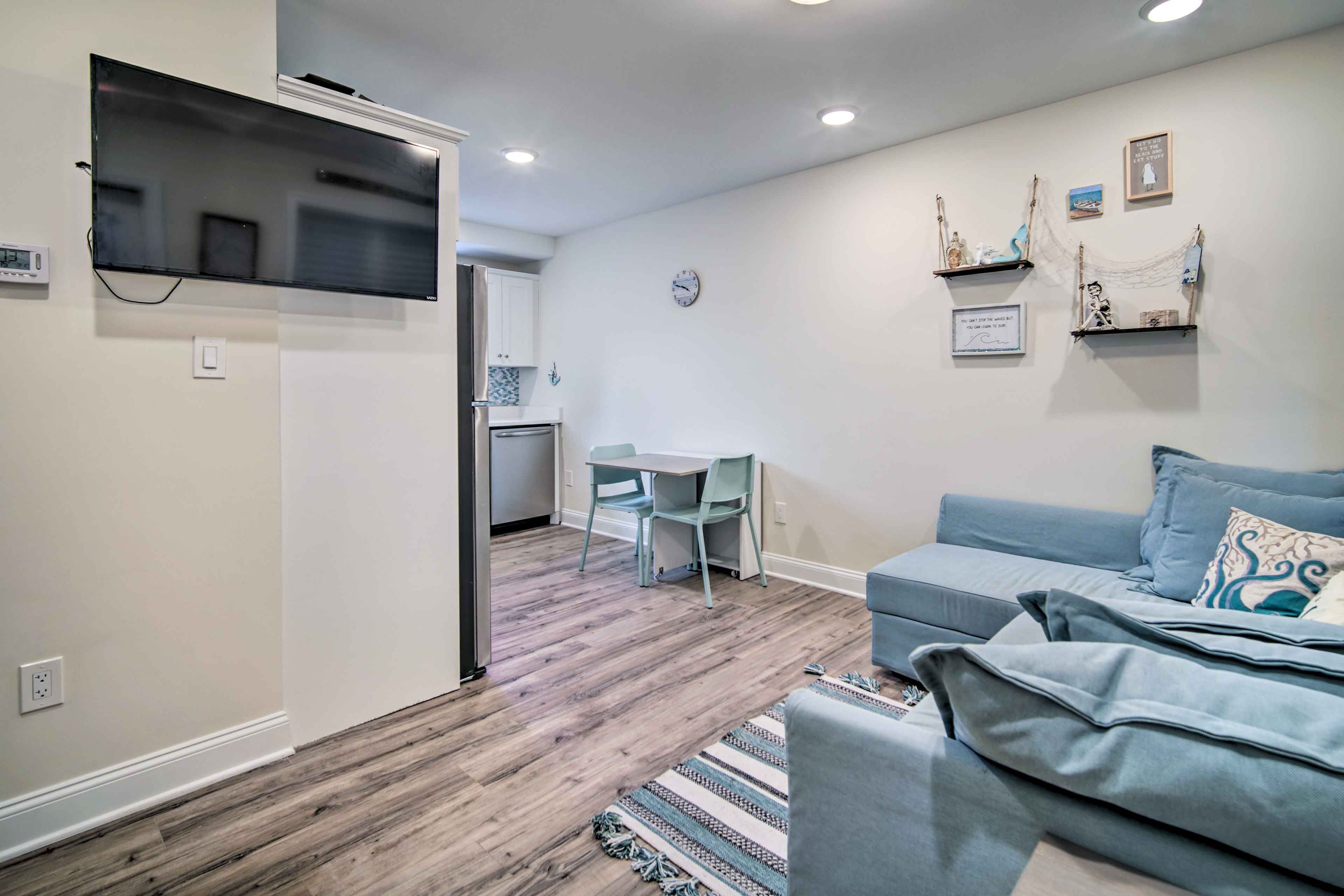 Living Room | Ground-Floor Condo | Walk to Beach & Boardwalk