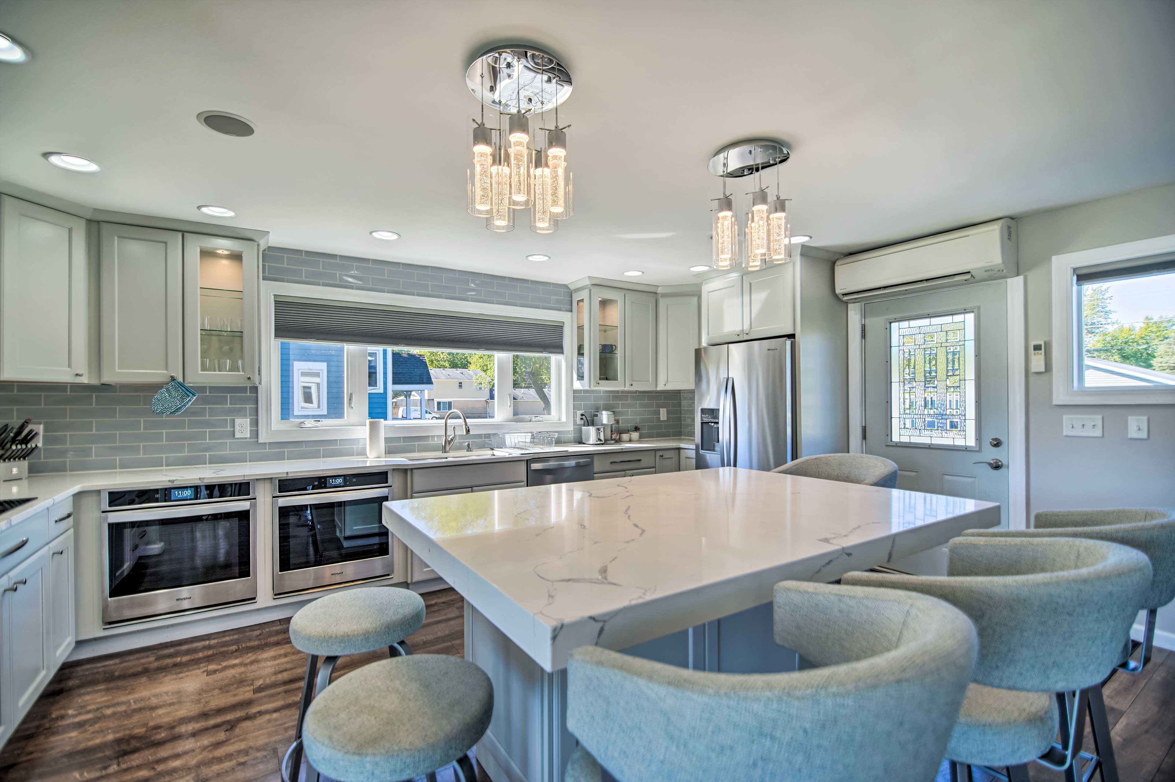 Kitchen | Wine Cooler | 2 Ovens | Toaster