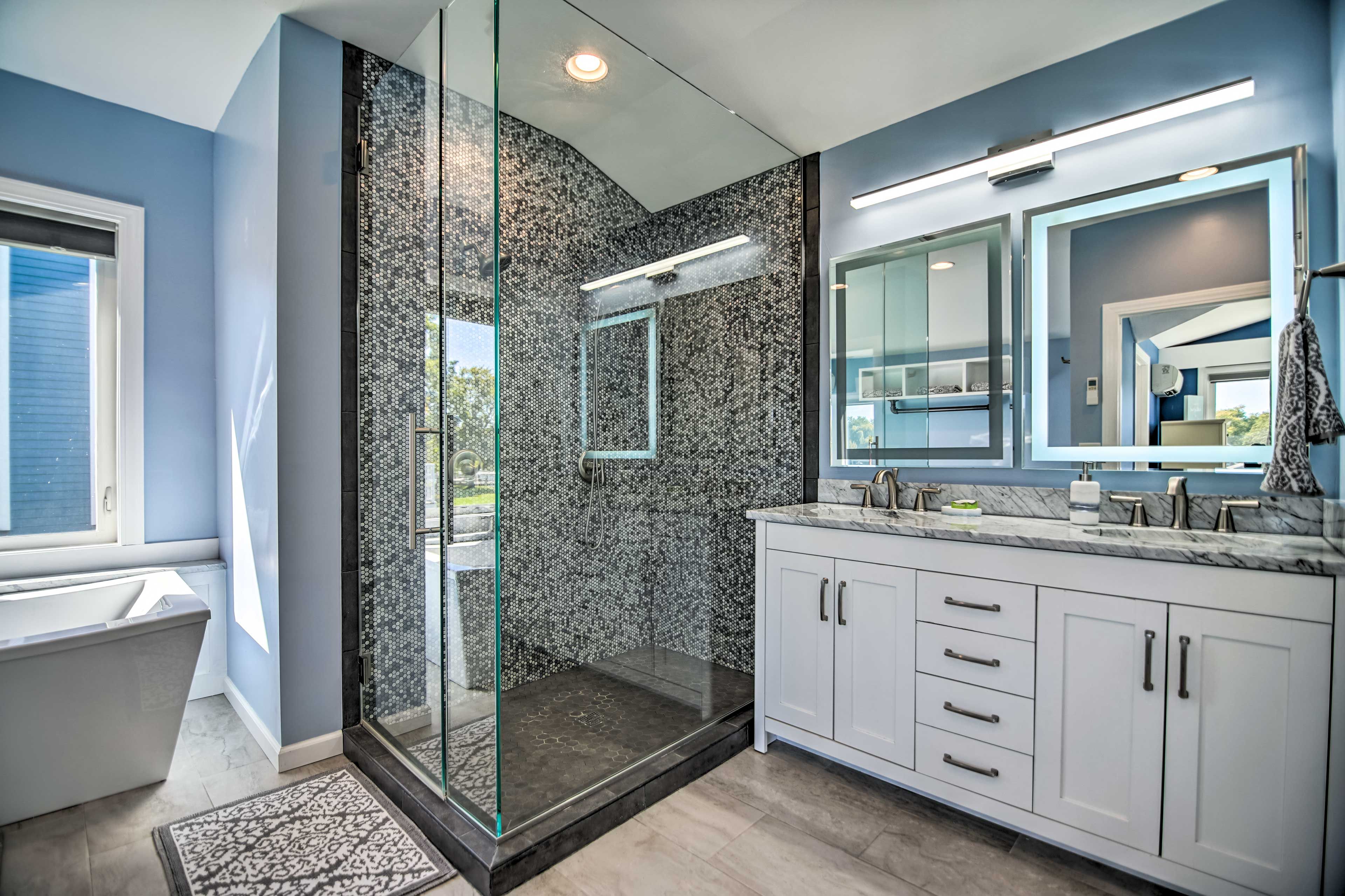 Full Bathroom | Complimentary Toiletries
