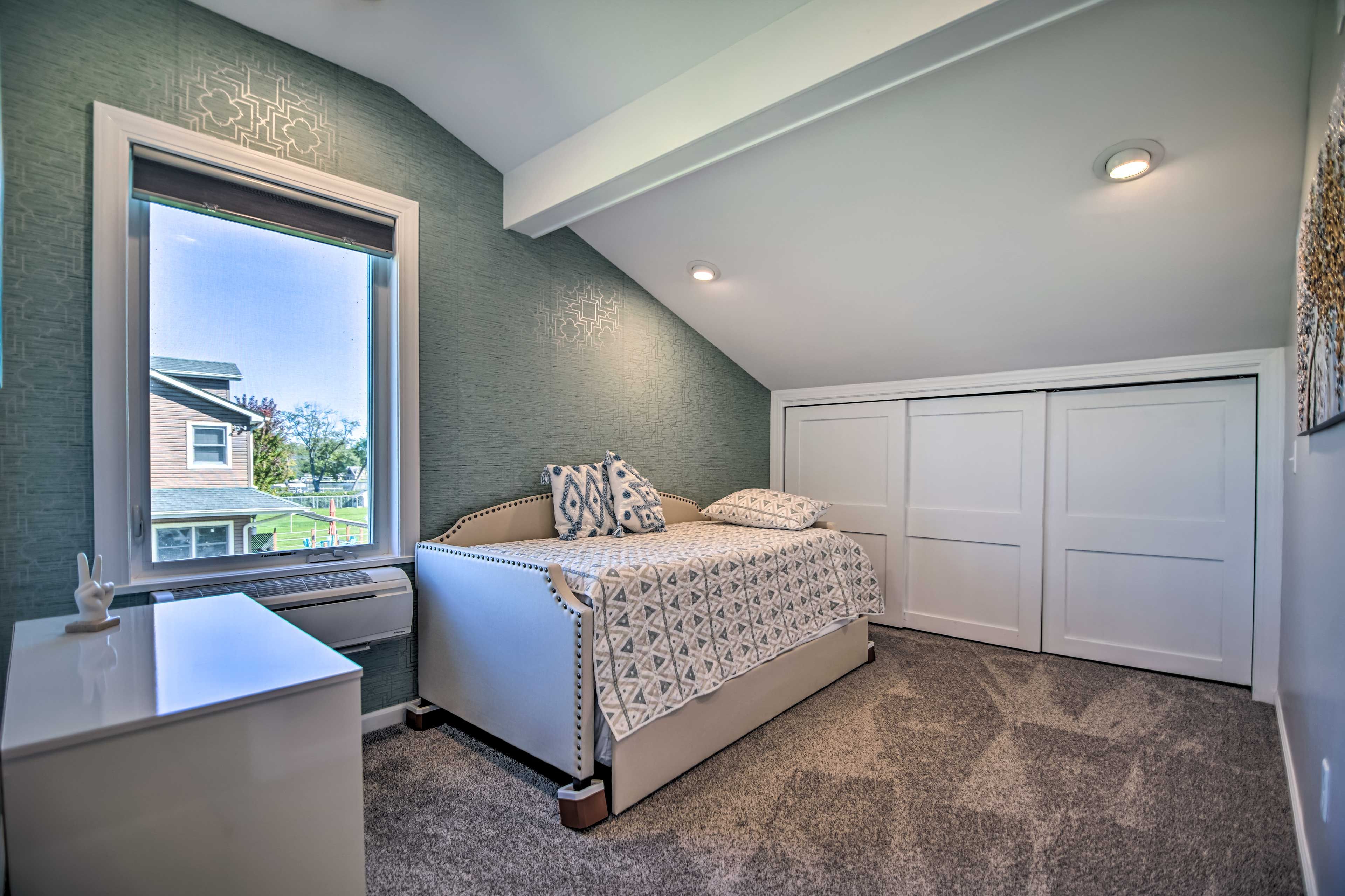 Bedroom 3 | Upper Level | Twin Daybed w/ Twin Trundle Bed